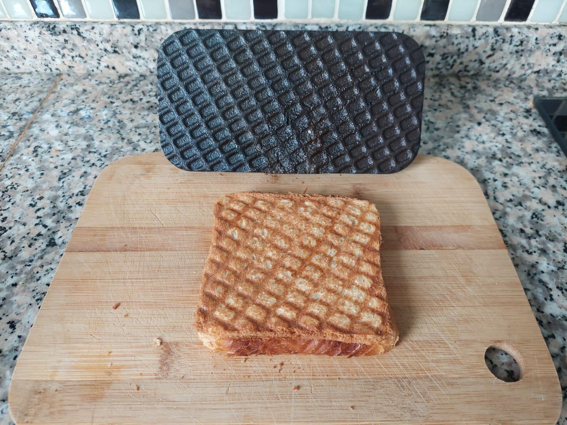Remta Döküm Tost Ütüsü Kareli Desen