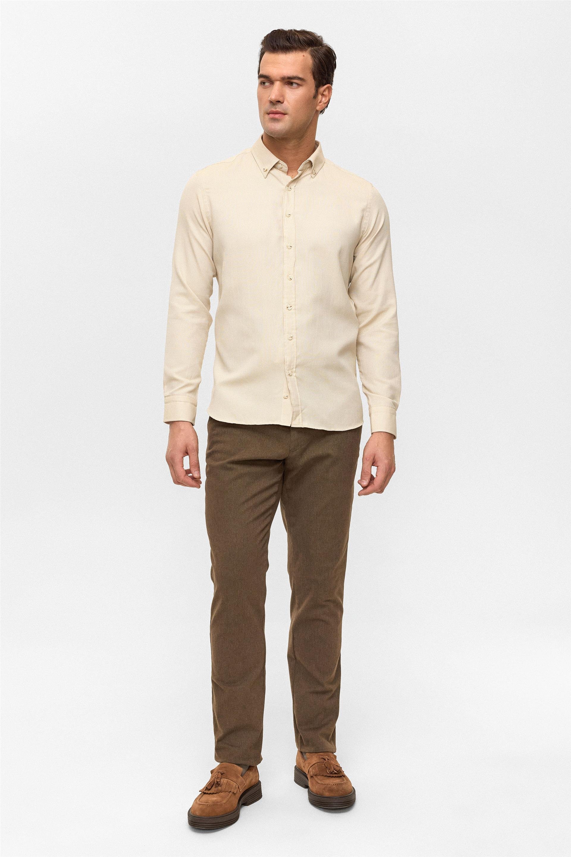 Bej Slim Baskılı Düğmeli Yaka Gömlek