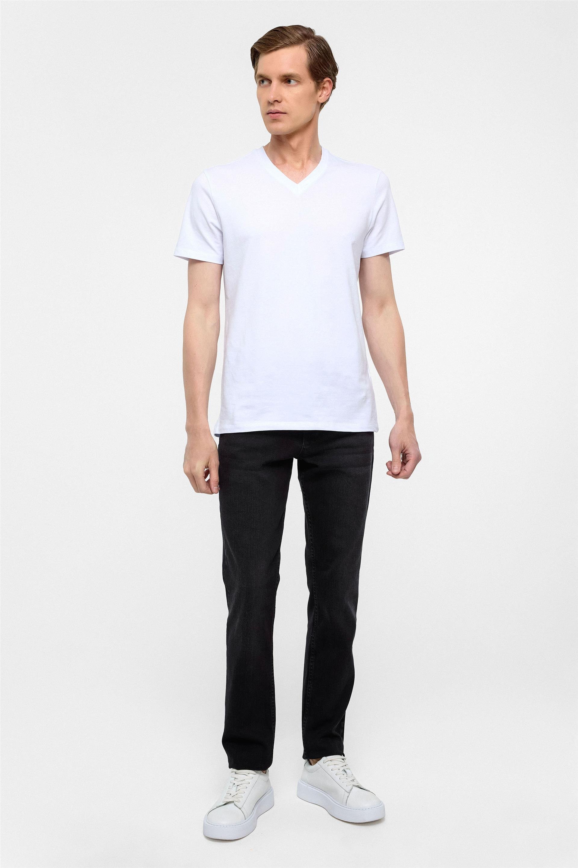 Beyaz Slim Fit Düz V Yaka Tişört