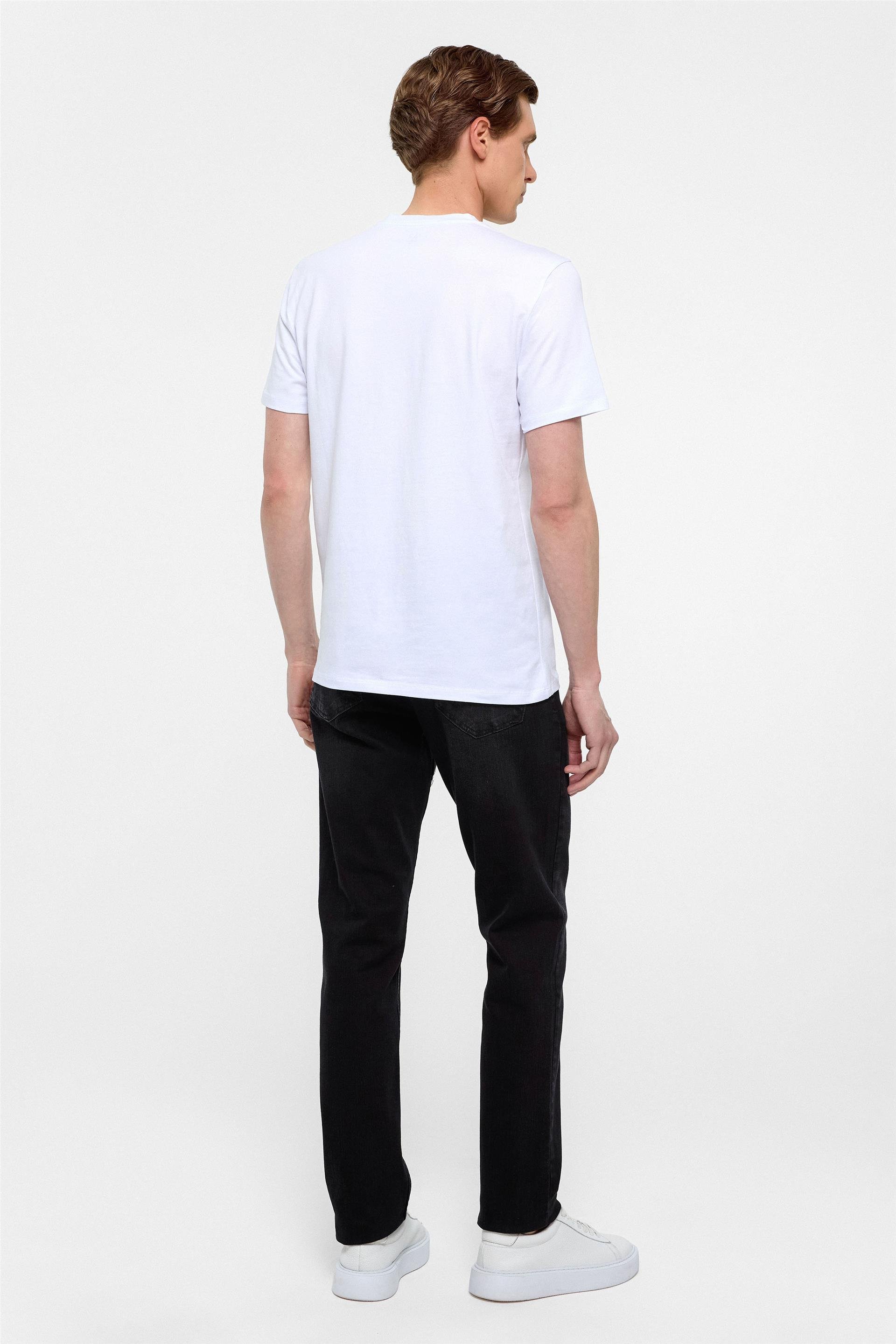 Beyaz Slim Fit Düz V Yaka Tişört