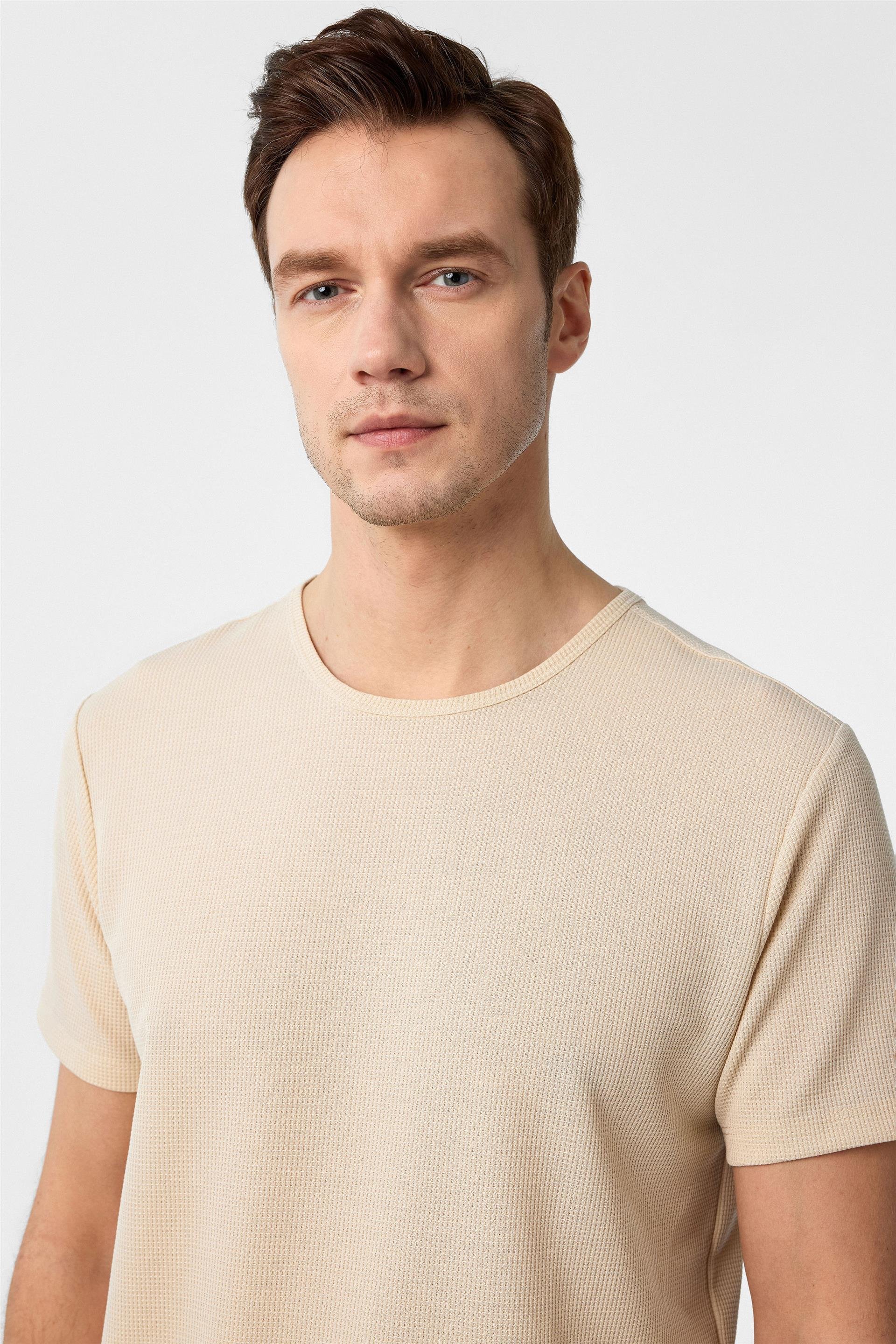 Ekru Slim Armürlü O Yaka Tişört