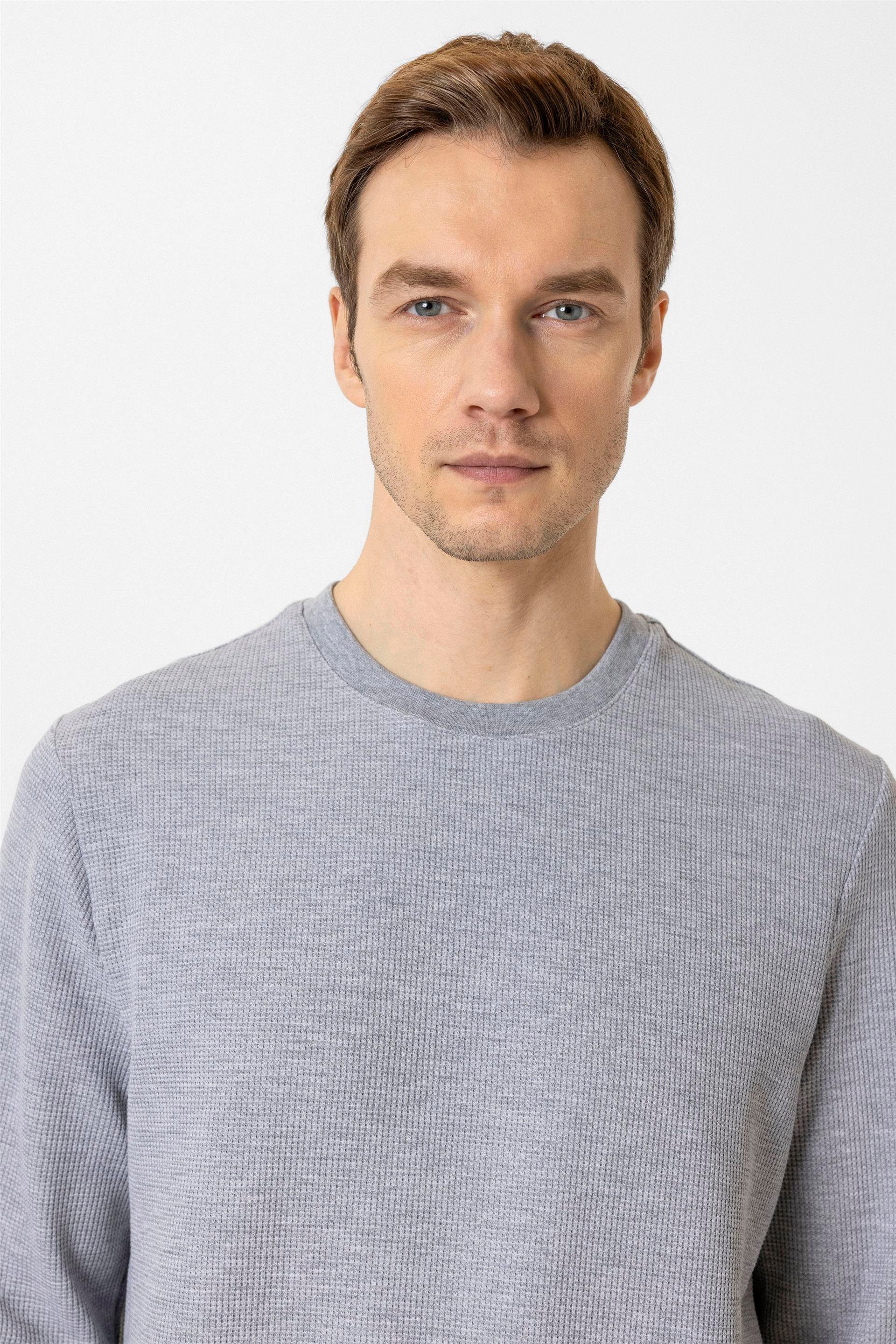 Gri Regular Armürlü O Yaka Triko