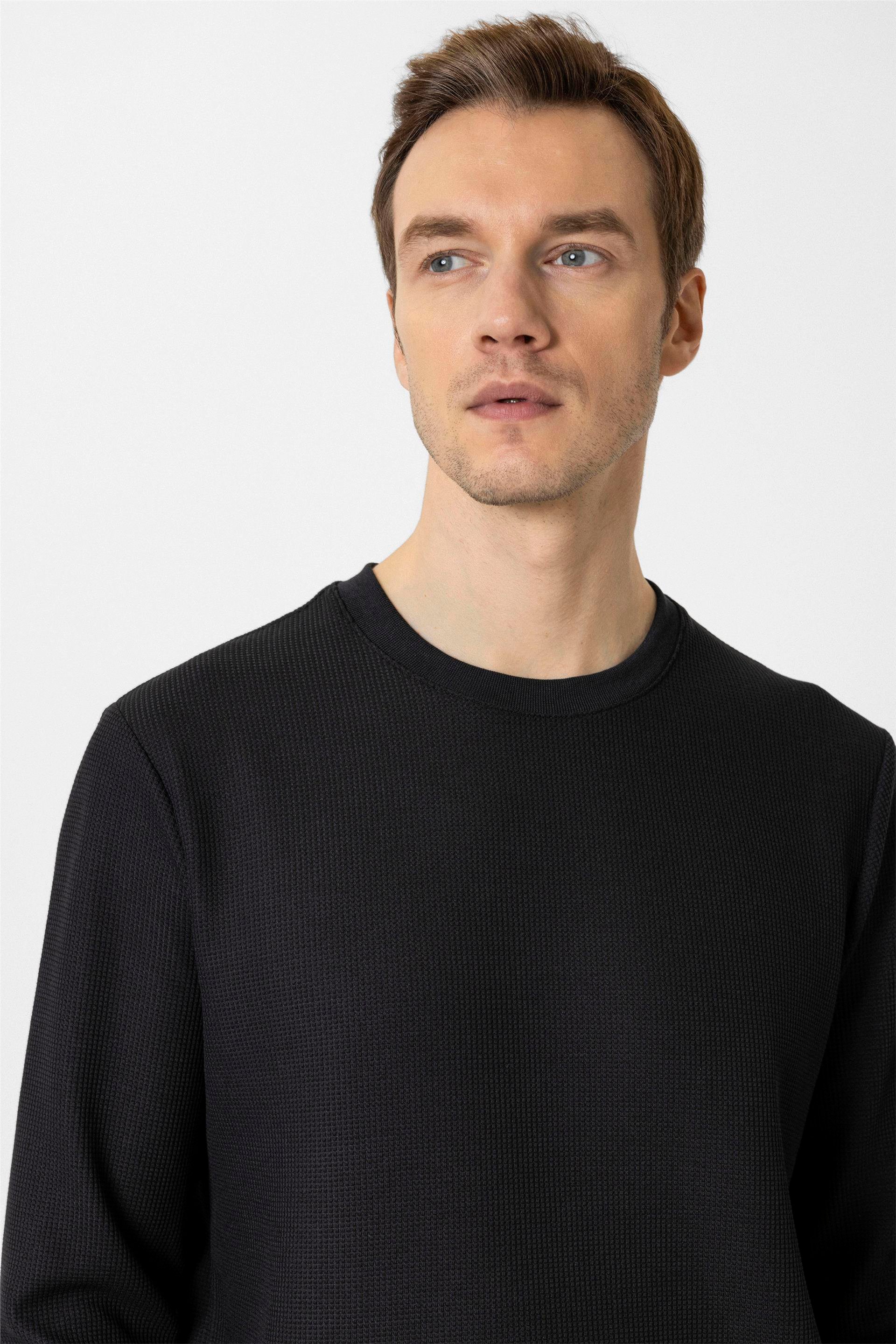 Siyah Regular Armürlü O Yaka Triko