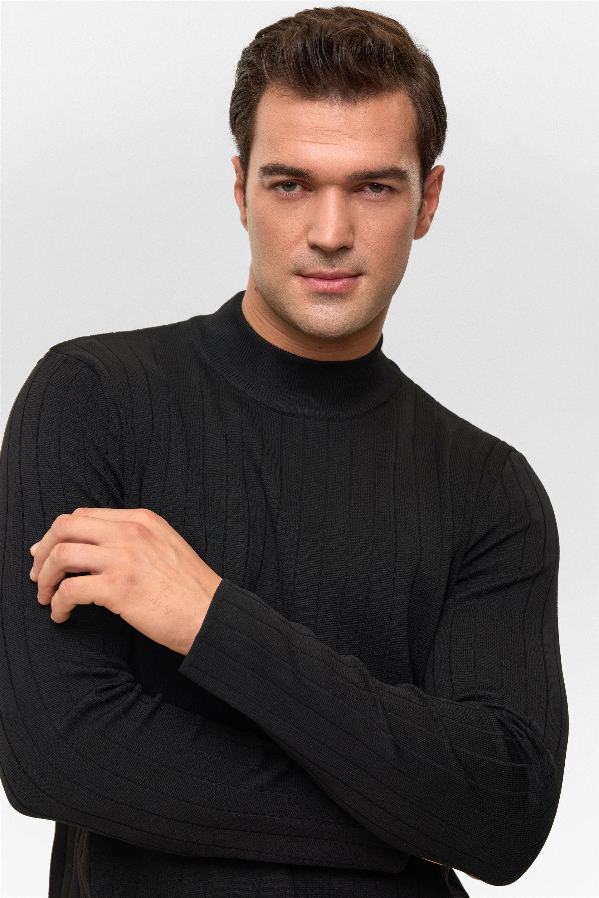 Siyah Regular Desenli Bisiklet Yaka Triko Kazak