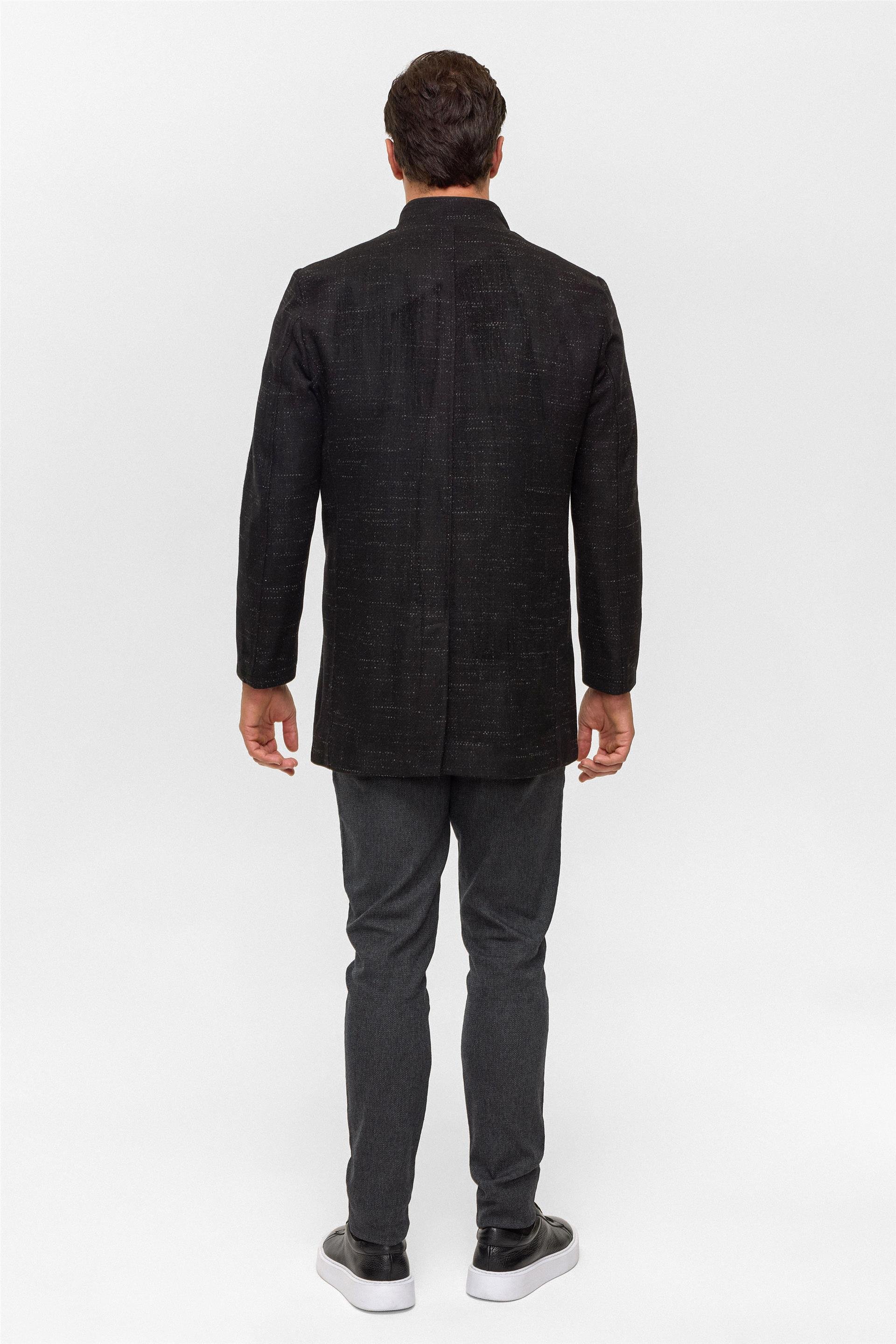 Siyah Regular Desenli Hakim Yaka Kaban