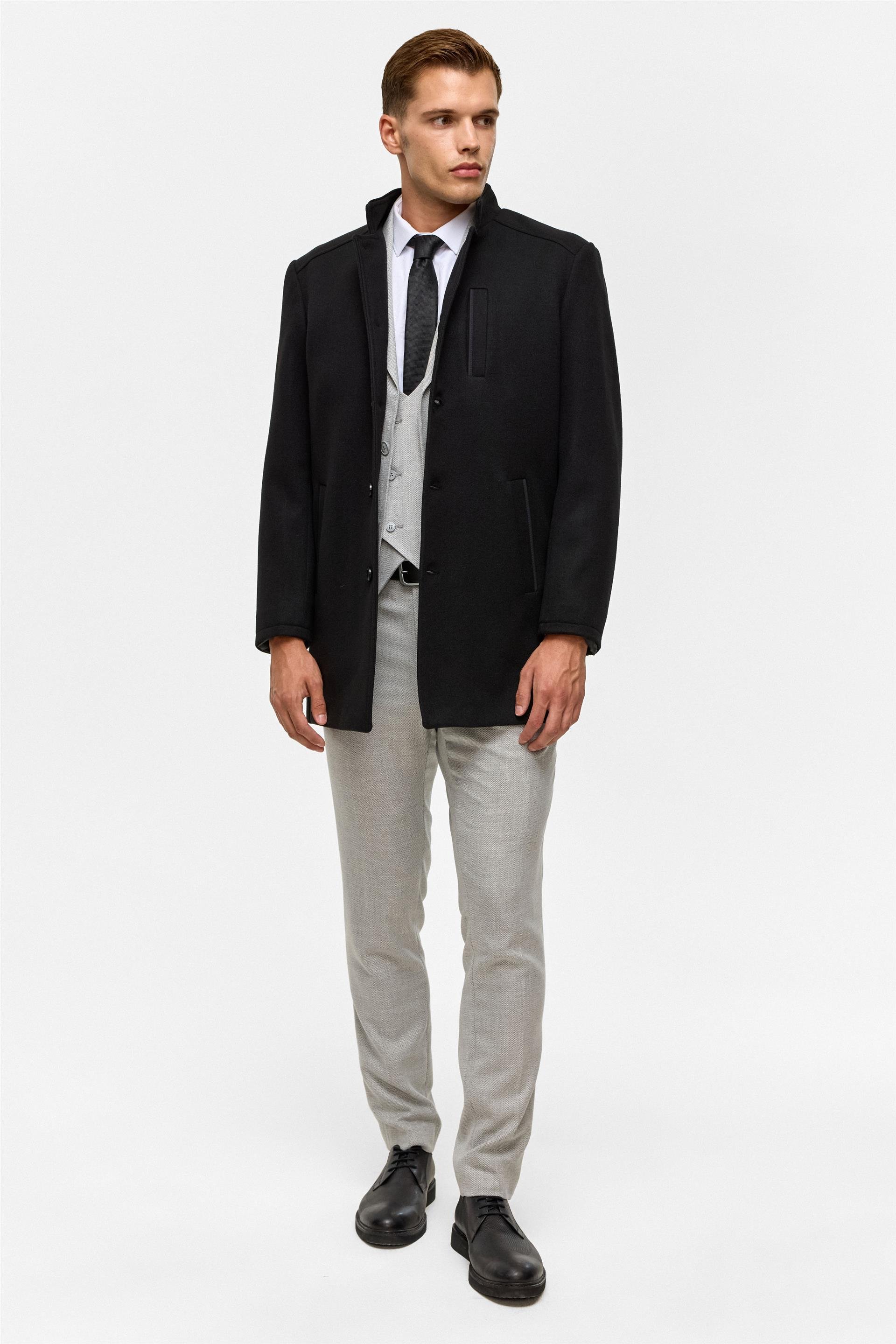 Siyah Regular Düz Hakim Yaka Kaban