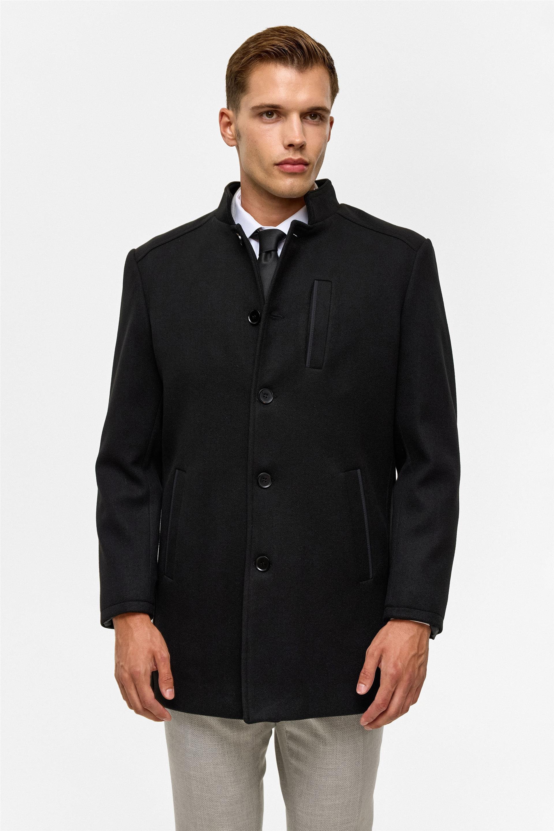 Siyah Regular Düz Hakim Yaka Kaban