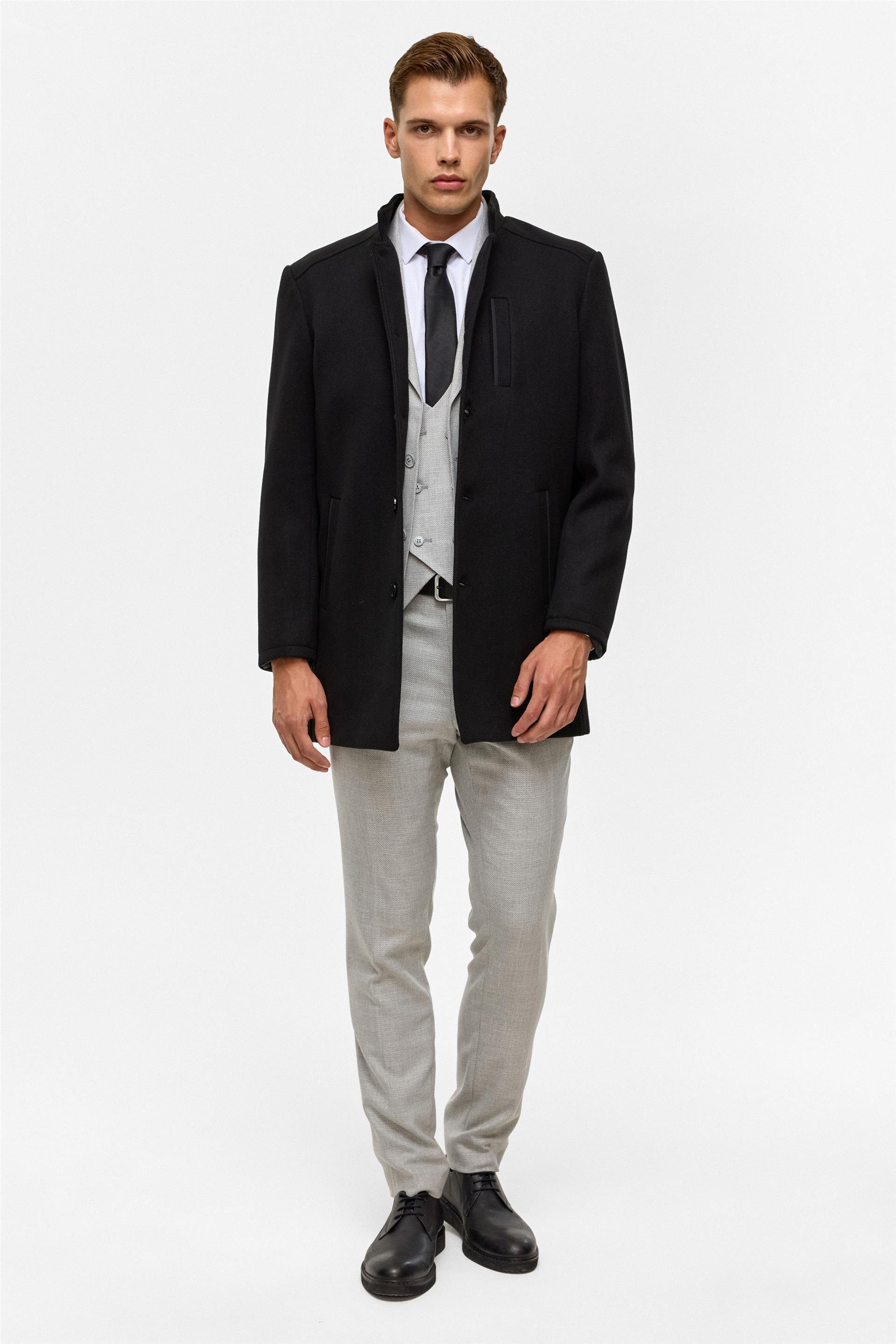 Siyah Regular Düz Hakim Yaka Kaban