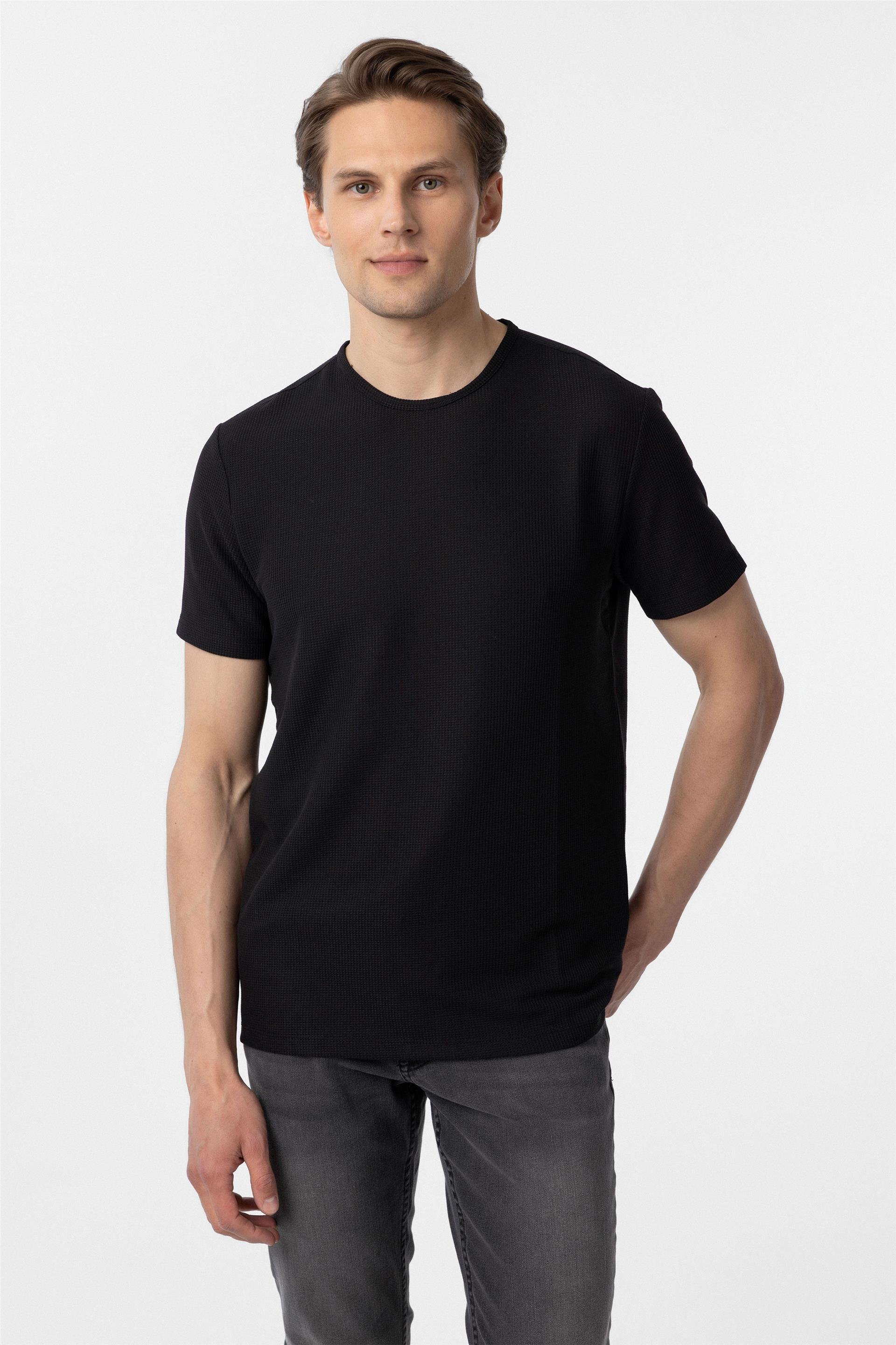 Siyah Slim Armürlü O Yaka Tişört