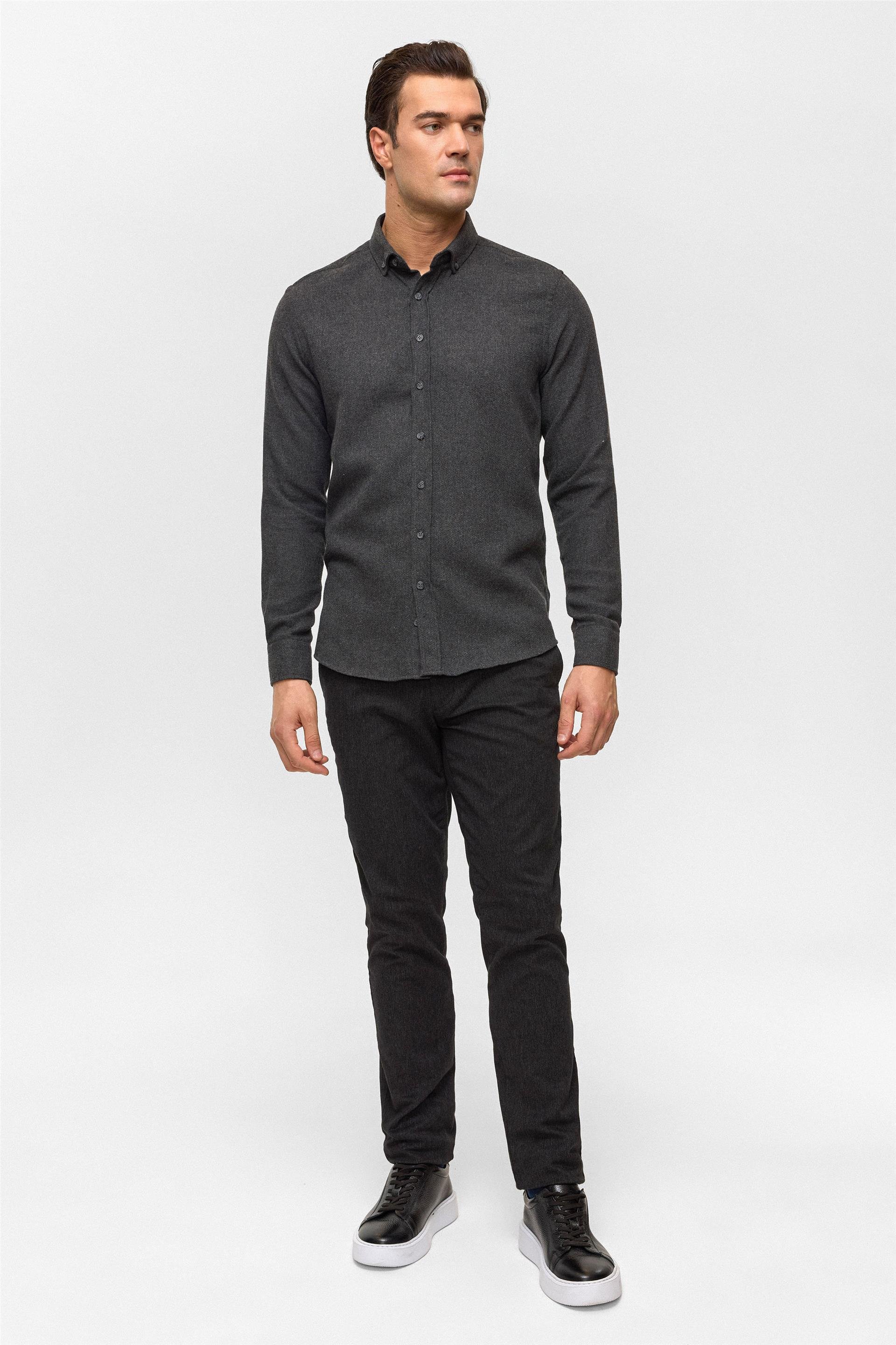 Siyah Slim Düz Düğmeli Yaka Gömlek