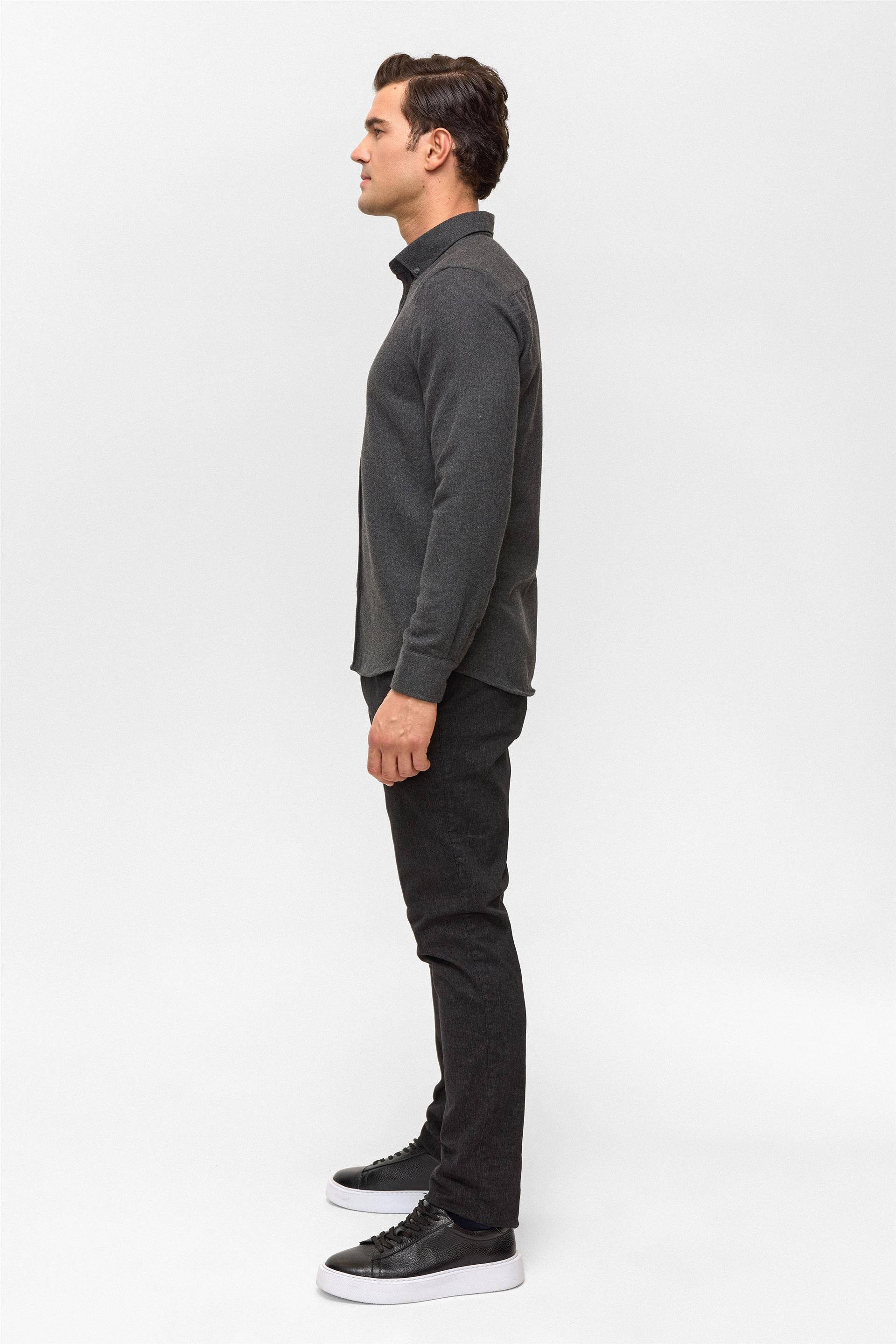 Siyah Slim Düz Düğmeli Yaka Gömlek