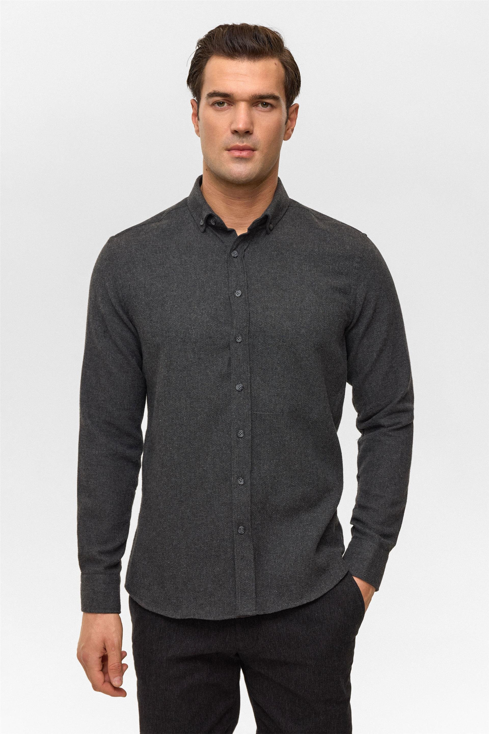 Siyah Slim Düz Düğmeli Yaka Gömlek