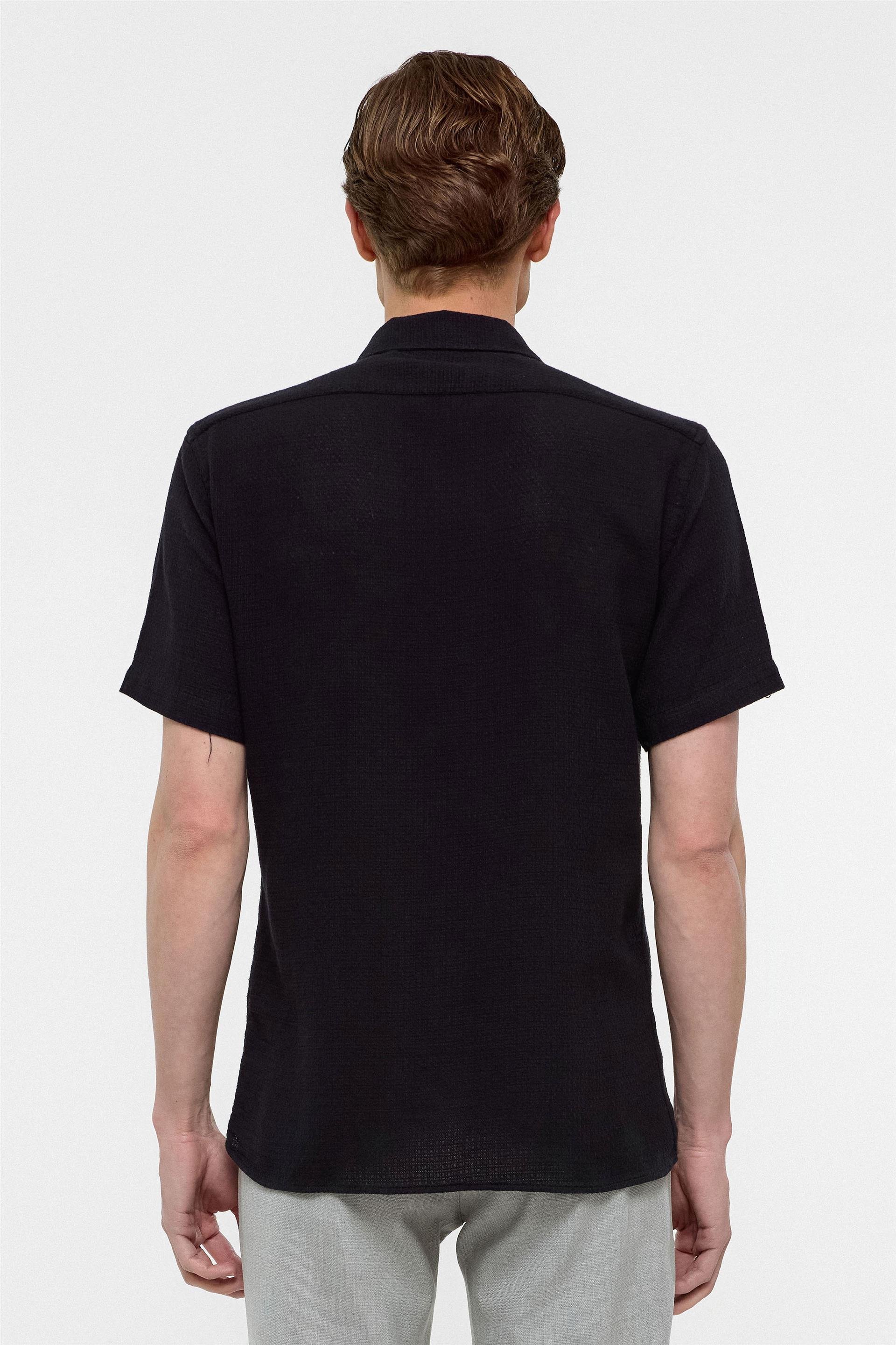 Siyah Slim Fit Düz Apaş Yaka Gömlek