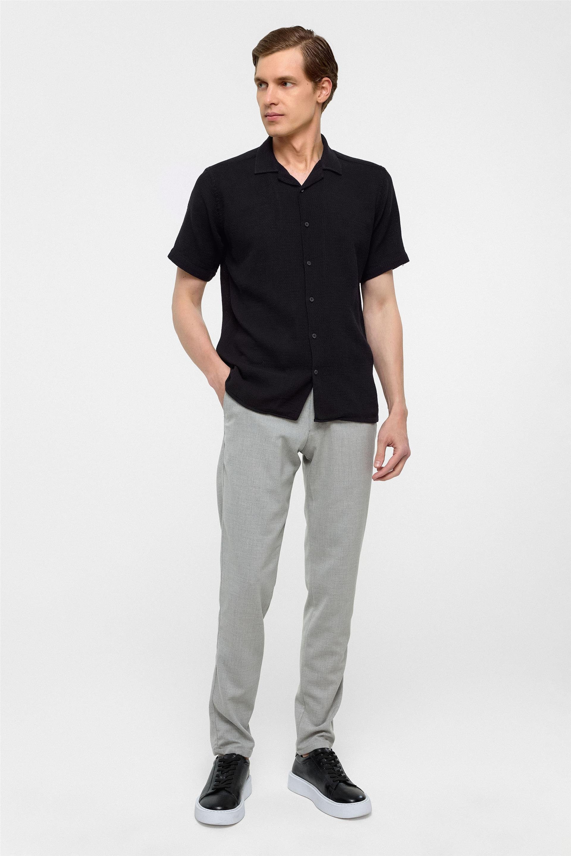 Siyah Slim Fit Düz Apaş Yaka Gömlek