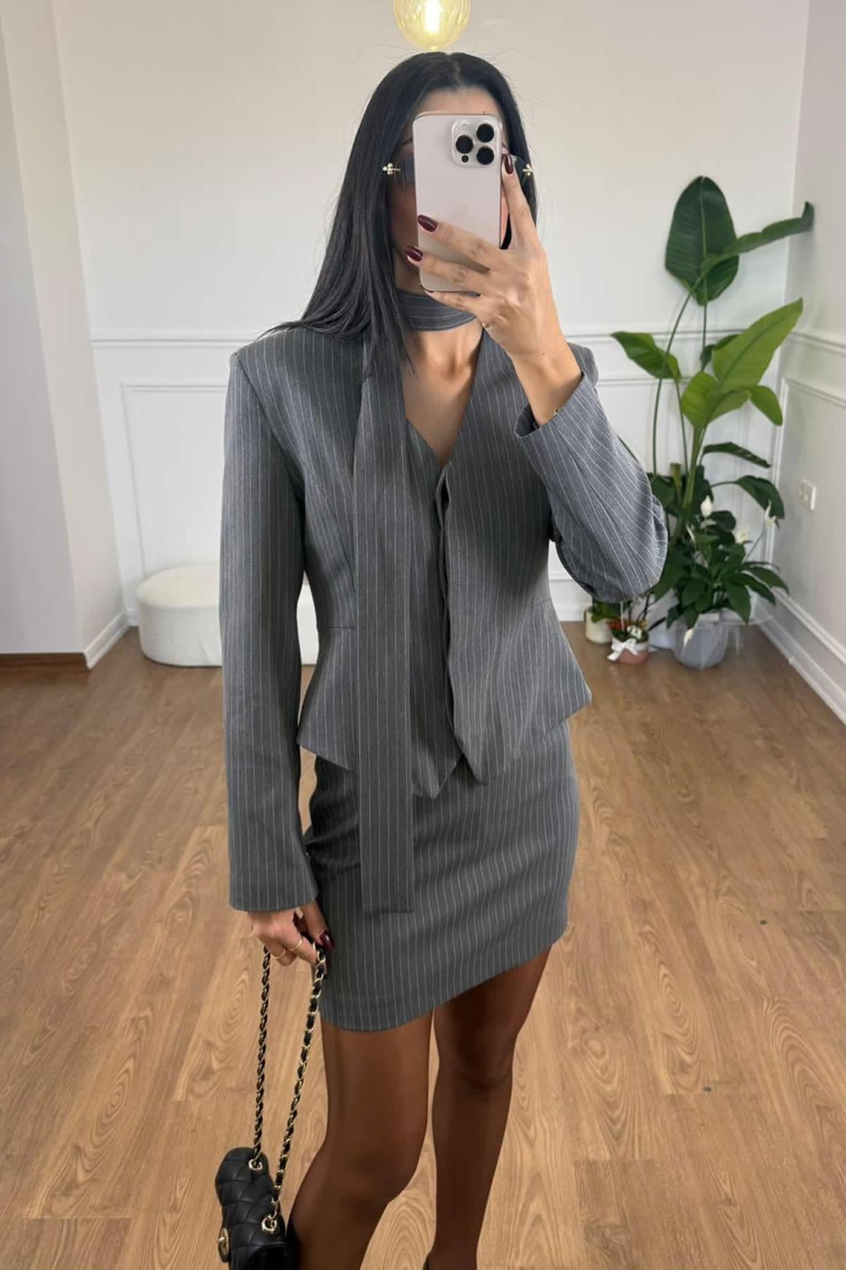 FULAR DETAYLI FİT BLAZER CEKET ETEK TAKIM - GRİ