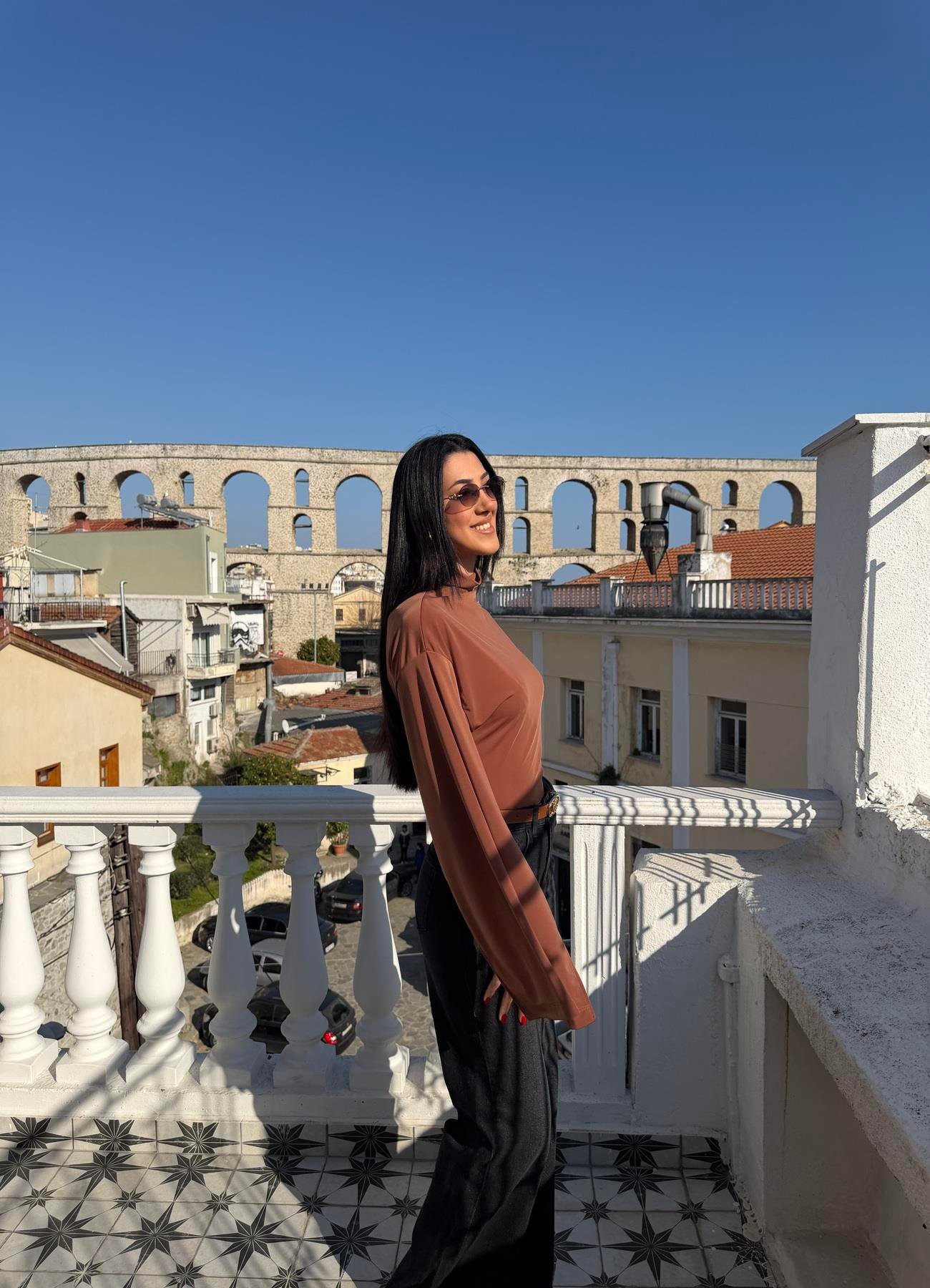 TEK OMUZ PELERİN BLUZ 