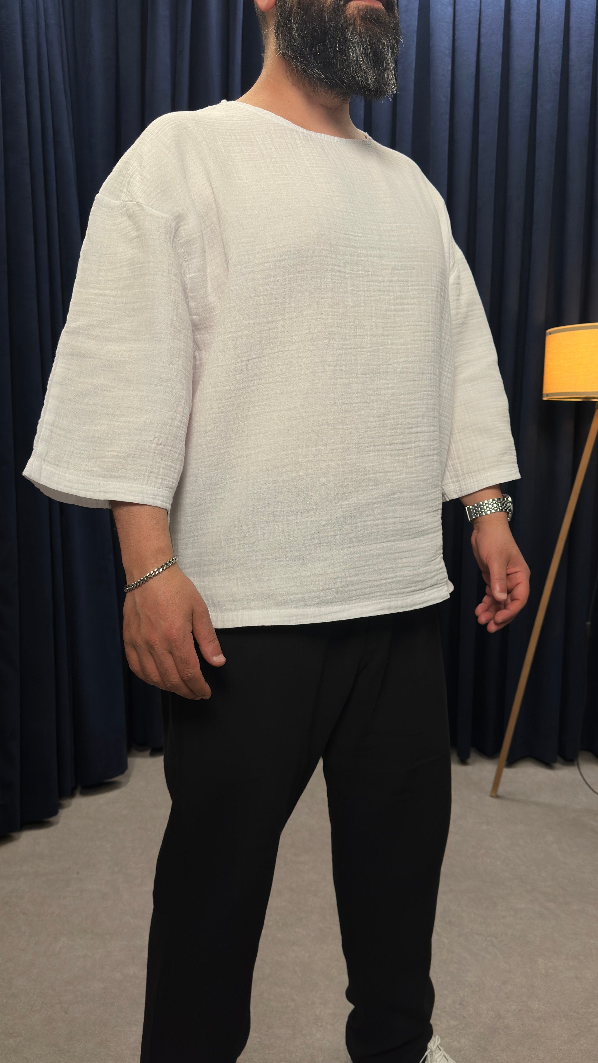 Oversize Fakirkol Beyaz Müslin Tişört