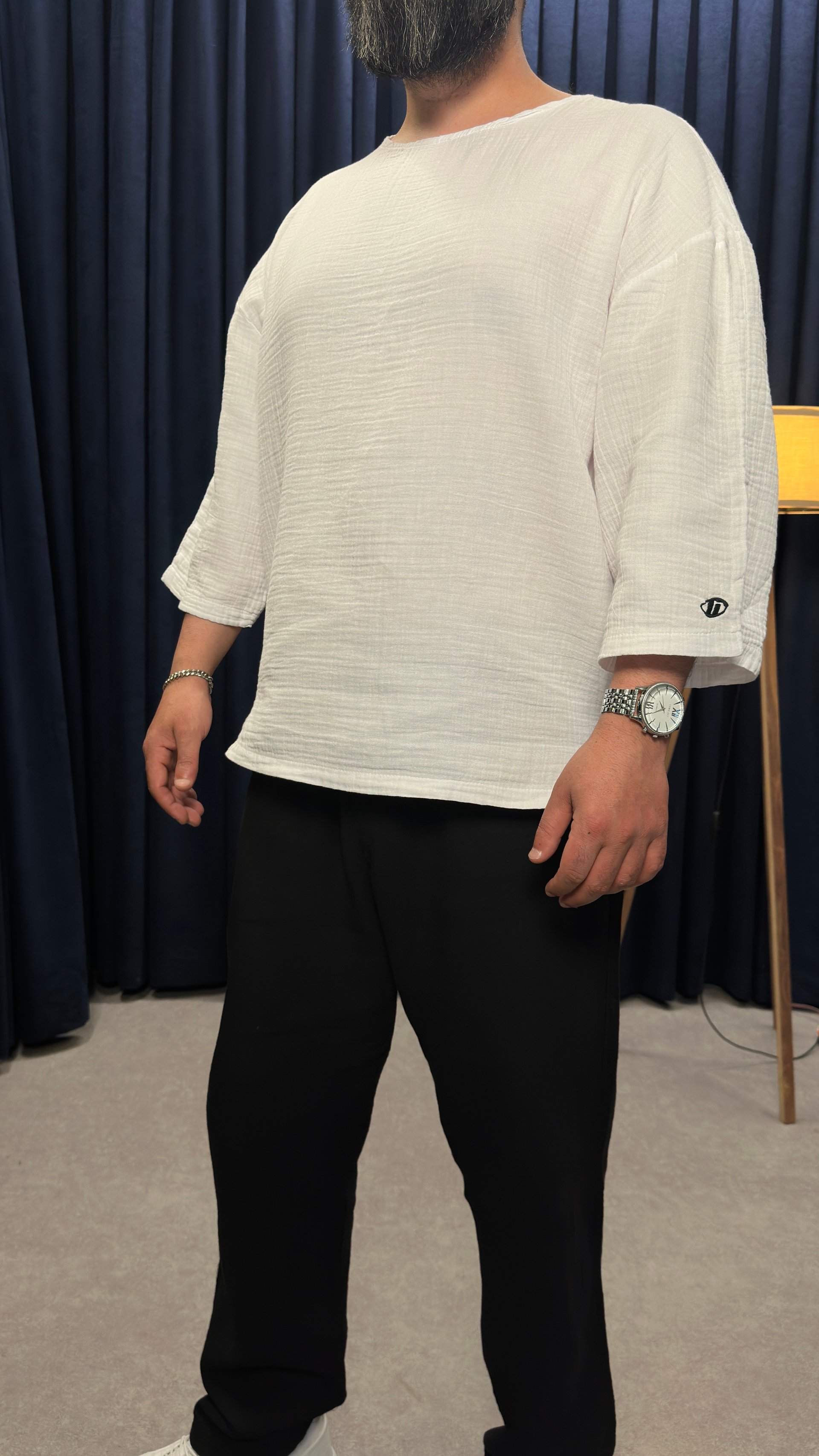 Oversize Fakirkol Beyaz Müslin Tişört