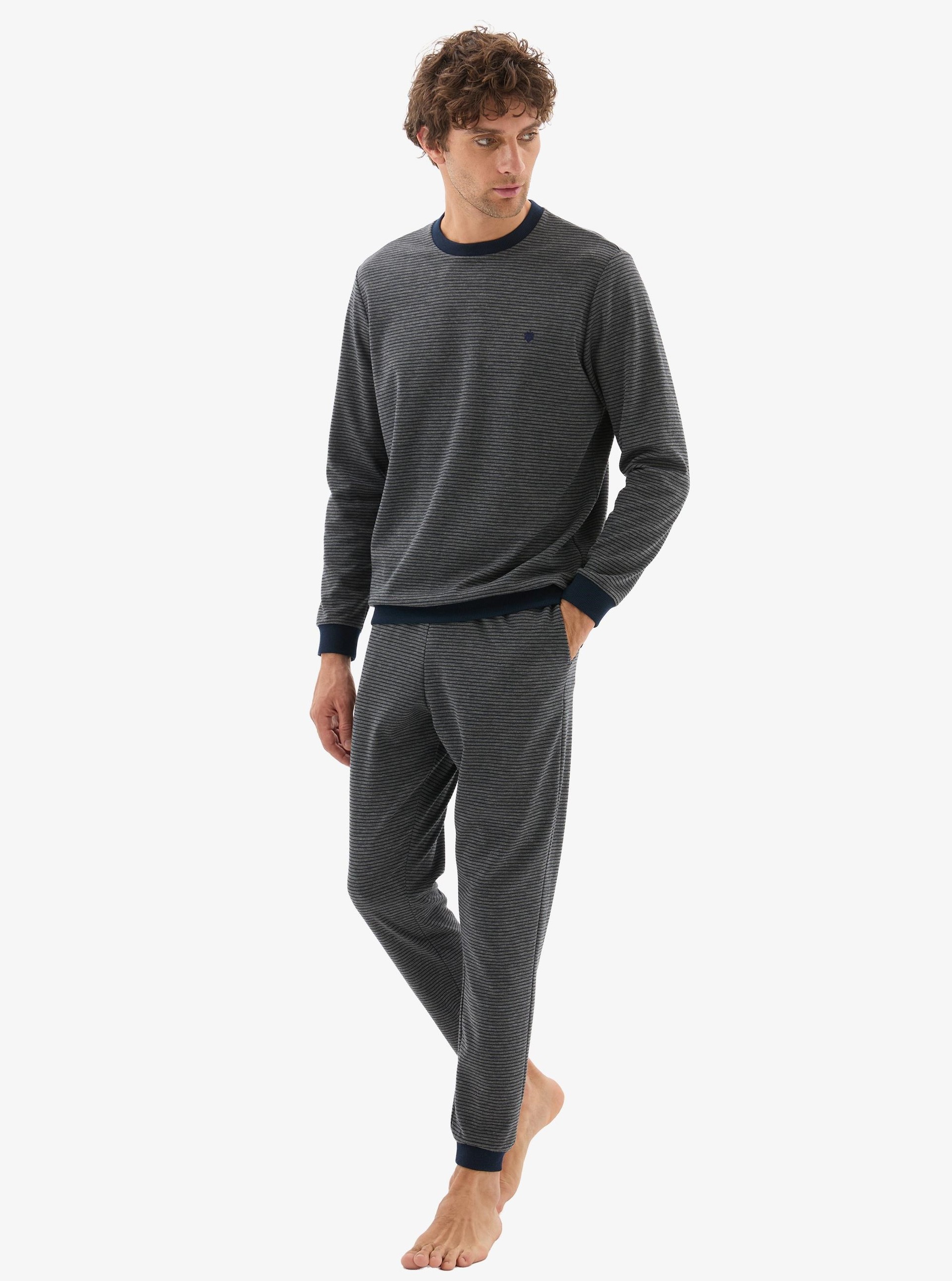 328868Erkek Antrasit Pijama Takımı – Çizgili Desen, Uzun Kollu, Lastikli Paça C1T0N804Pijama TakımıBlackspadeErkek Antrasit Pijama Takımı – Çizgili Desen, Uzun Kollu, Lastikli Paça C1T0N804