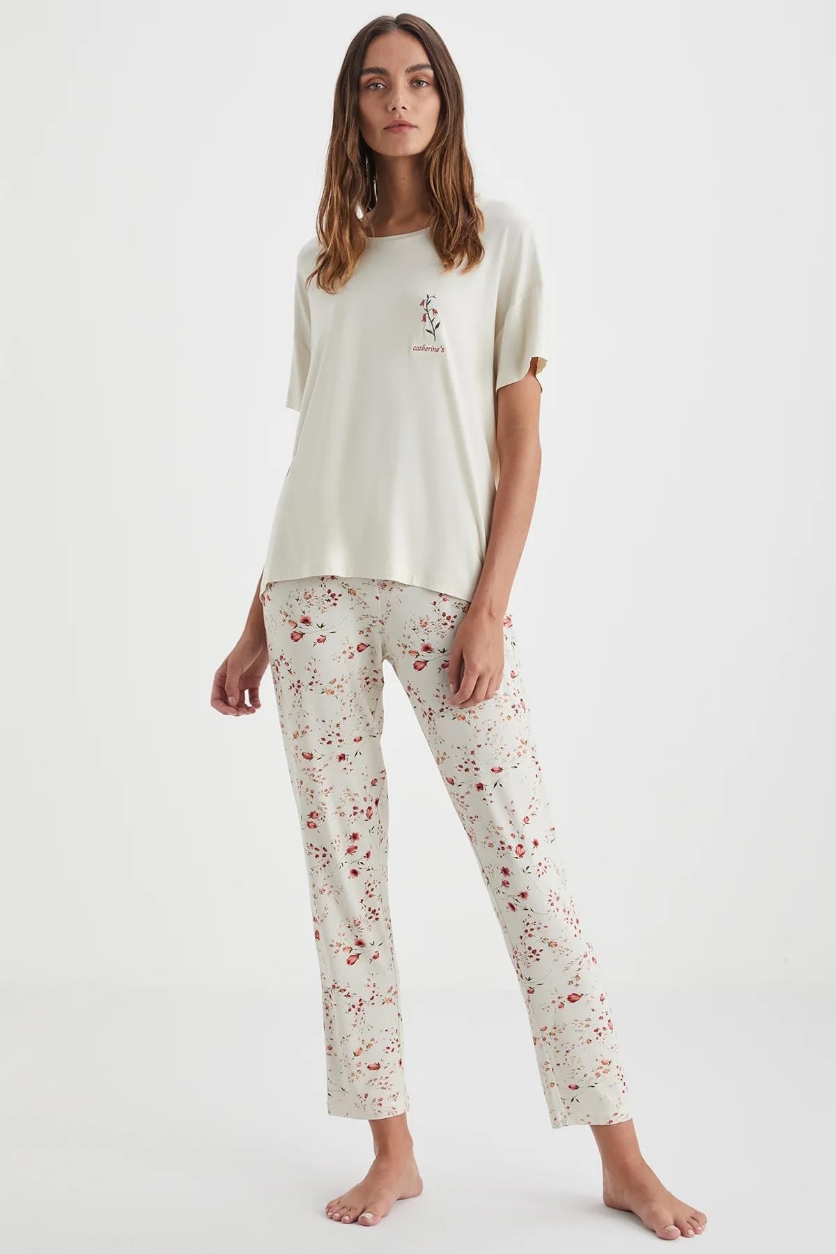328268Kadın Bej Çiçekli Viskon Pijama Takımı – Kısa Kollu, Yazlık, Düz Üst C4T0N72cotonhause.com.tr Online Alışveriş - Sezon İndirimlerini Keşfet Kadın Bej Çiçekli Viskon Pijama Takımı – Kısa Kollu, Yazlık, Düz Üst C4T0N72Kısa Kol / Askılı Pijamacatherine'sKadın Bej Çiçekli Viskon Pijama Takımı – Kısa Kollu, Yazlık, Düz Üst C4T0N72