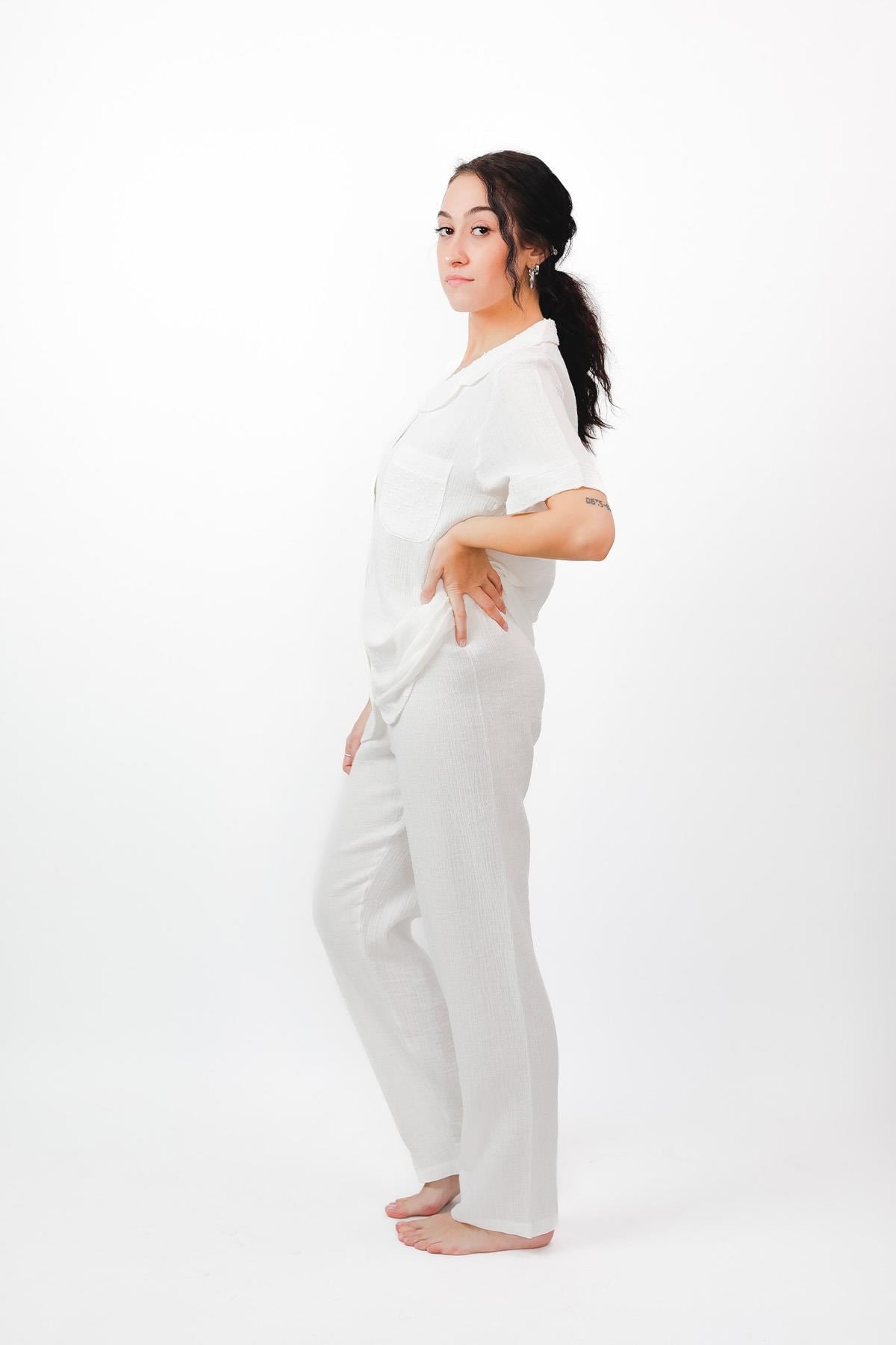 323859%100 Pamuklu Müslin Kısa Kollu Düğmeli Pijama Takımı - Kendinden Dokulu Rahat Tasarım 24635%100 Pamuklu Müslin Kısa Kollu Düğmeli Pijama Takımı - Kendinden Dokulu Rahat Tasarım 24635Kısa Kol / Askılı PijamacotonhauseKısa Kol / Askılı Pijamacotonhause%100 Pamuklu Müslin Kısa Kollu Düğmeli Pijama Takımı - Kendinden Dokulu Rahat Tasarım 24635