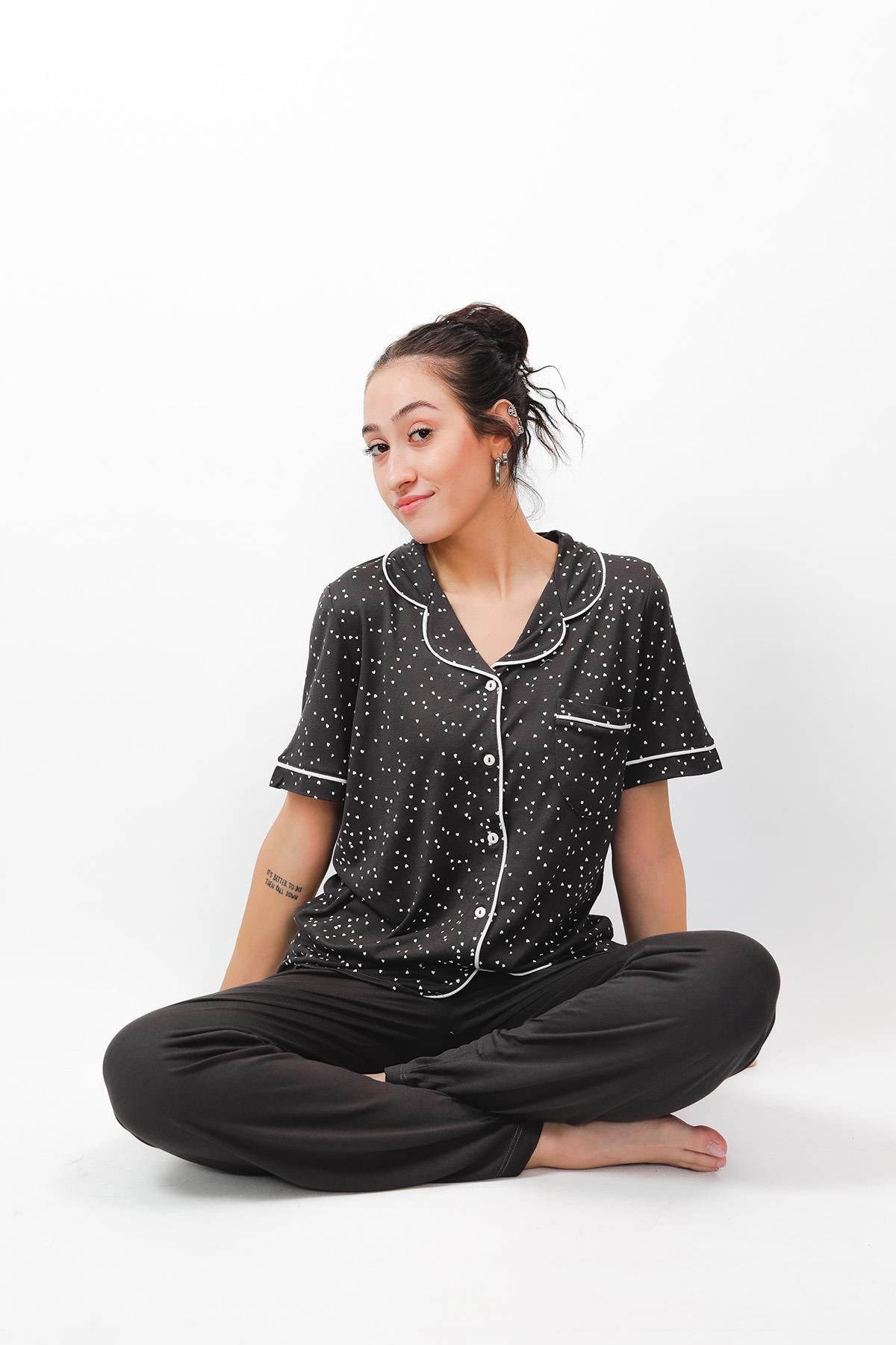 323863Nena Collection %100 Pamuk Düğmeli Kısa Kollu Pijama Takımı - Esnek ve 4 Mevsim 24621Nena Collection %100 Pamuk Düğmeli Kısa Kollu Pijama Takımı - Esnek ve 4 Mevsim 24621Kısa Kol / Askılı PijamacotonhauseKısa Kol / Askılı PijamacotonhauseNena Collection %100 Pamuk Düğmeli Kısa Kollu Pijama Takımı - Esnek ve 4 Mevsim 24621