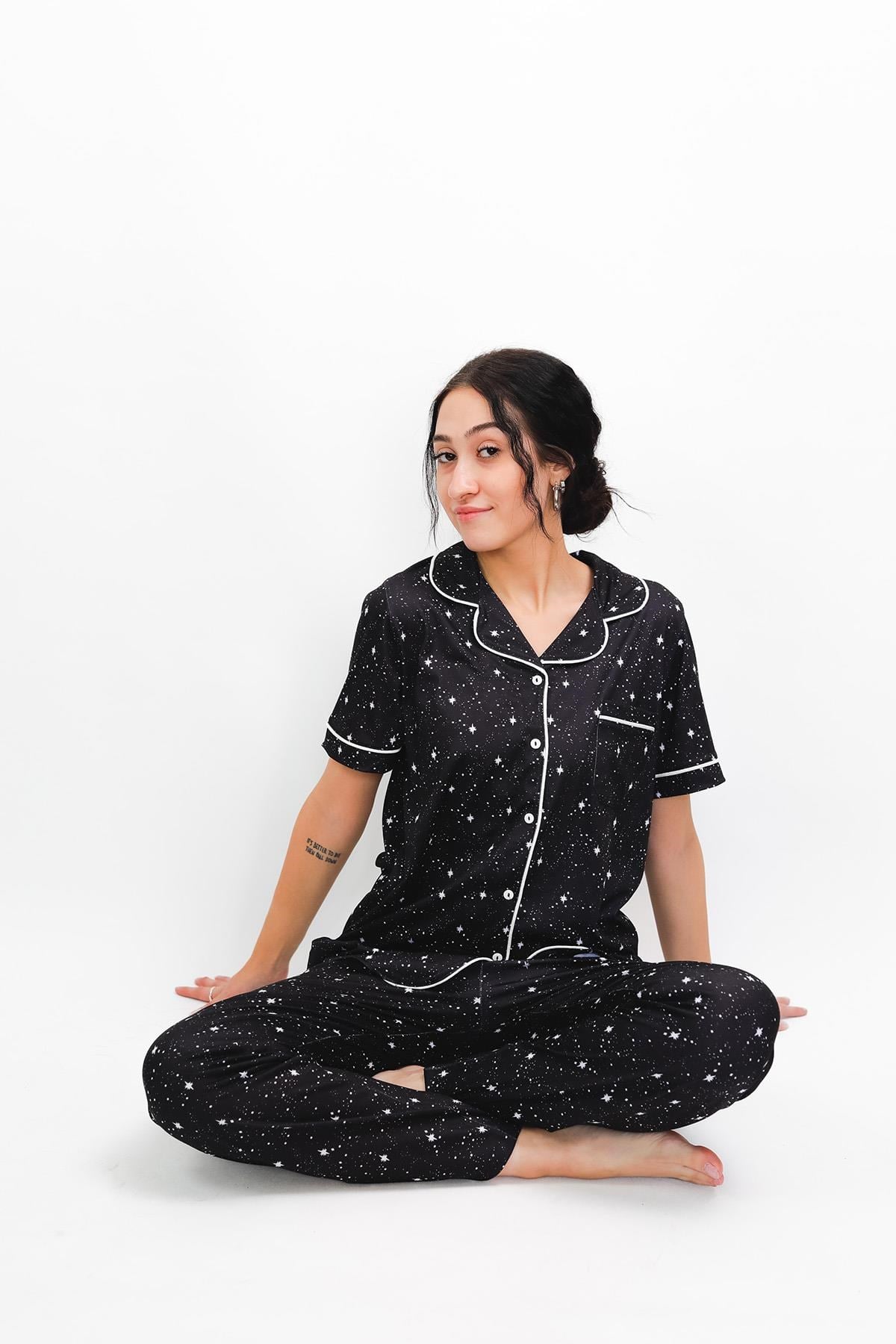 323864Nena Collection %100 Pamuk Düğmeli Kısa Kollu Pijama Takımı - Siyah Yıldız Desenli Rahat ve Esnek Tasarım 24586Nena Collection %100 Pamuk Düğmeli Kısa Kollu Pijama Takımı - Siyah Yıldız Desenli Rahat ve Esnek Tasarım 24586Kısa Kol / Askılı PijamacotonhauseKısa Kol / Askılı PijamacotonhauseNena Collection %100 Pamuk Düğmeli Kısa Kollu Pijama Takımı - Siyah Yıldız Desenli Rahat ve Esnek Tasarım 24586