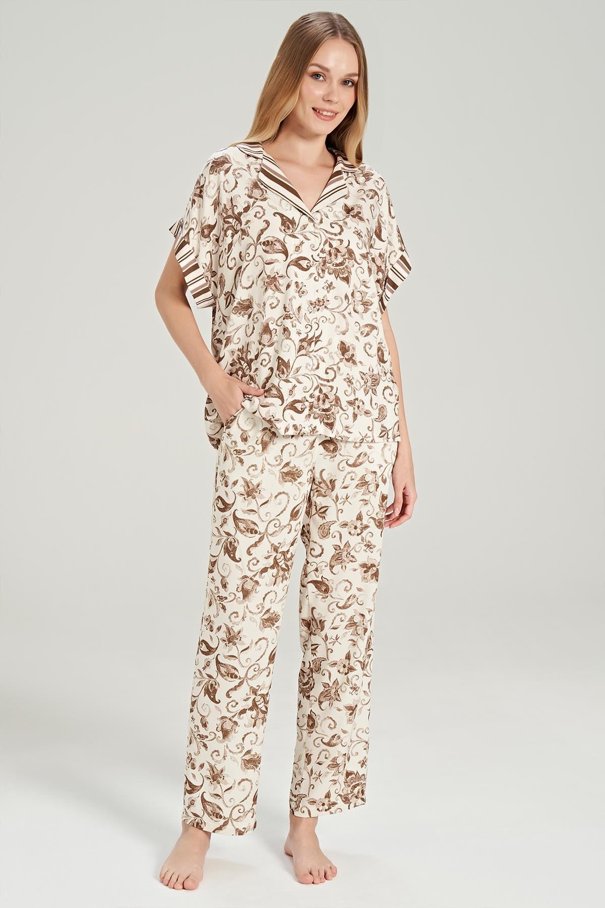 320894Kadın Kısa Kol Önden Düğmeli Dokuma Kahve Pijama Takım C7T1N0O5cotonhause.com.tr Online Alışveriş - Sezon İndirimlerini Keşfet Kadın Kısa Kol Önden Düğmeli Dokuma Kahve Pijama Takım C7T1N0O5Kısa Kol / Askılı PijamaFeyzaKadın Kısa Kol Önden Düğmeli Dokuma Kahve Pijama Takım C7T1N0O5