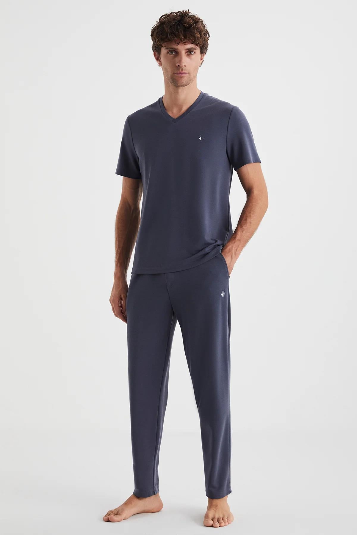328294Erkek Yazlık Pijama Takımı – V Yaka Kısa Kollu Üst ve Düz Paça Alt, İndigo Renk C8T0N4cotonhause.com.tr Online Alışveriş - Sezon İndirimlerini Keşfet Erkek Yazlık Pijama Takımı – V Yaka Kısa Kollu Üst ve Düz Paça Alt, İndigo Renk C8T0N4Pijama TakımıFirst TouchErkek Yazlık Pijama Takımı – V Yaka Kısa Kollu Üst ve Düz Paça Alt, İndigo Renk C8T0N4