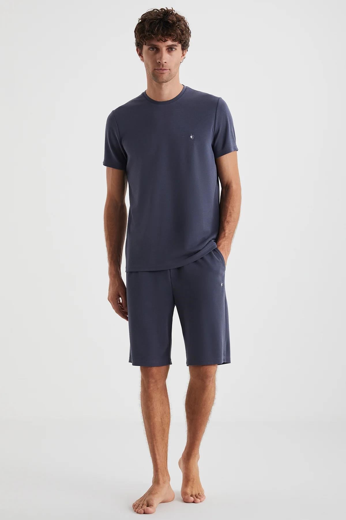 328297Erkek Yazlık Kısa Kollu Pijama Takımı – Indigo Renk Rahat Kalıp Üst ve Şort Alt C0T1N4cotonhause.com.tr Online Alışveriş - Sezon İndirimlerini Keşfet Erkek Yazlık Kısa Kollu Pijama Takımı – Indigo Renk Rahat Kalıp Üst ve Şort Alt C0T1N4Pijama TakımıFirst TouchErkek Yazlık Kısa Kollu Pijama Takımı – Indigo Renk Rahat Kalıp Üst ve Şort Alt C0T1N4