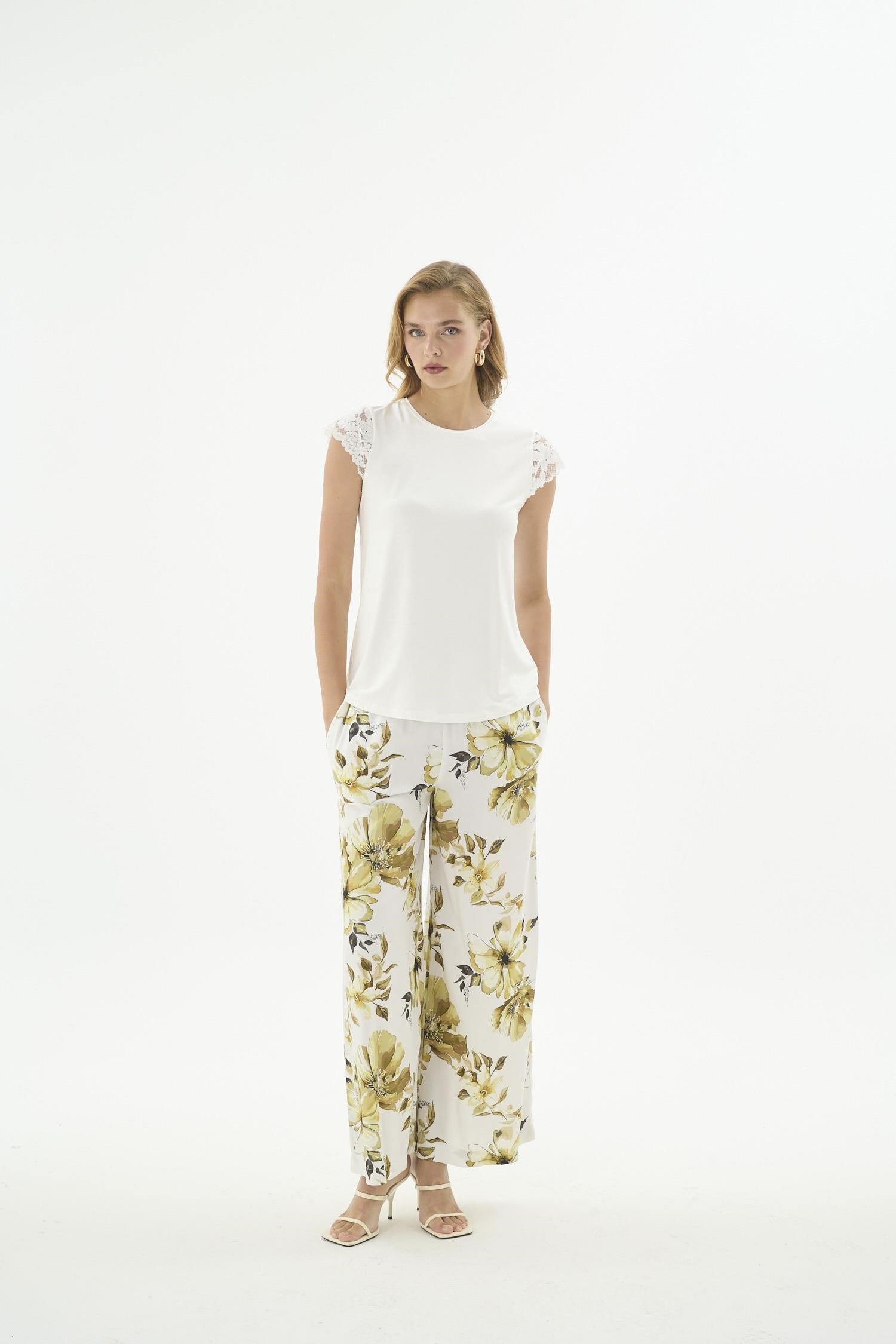 332904Kadın Dantelli Düşük Kol Ekru Pijama Takımı C5T3N512Kısa Kol / Askılı PijamaGizzeyKadın Dantelli Düşük Kol Ekru Pijama Takımı C5T3N512