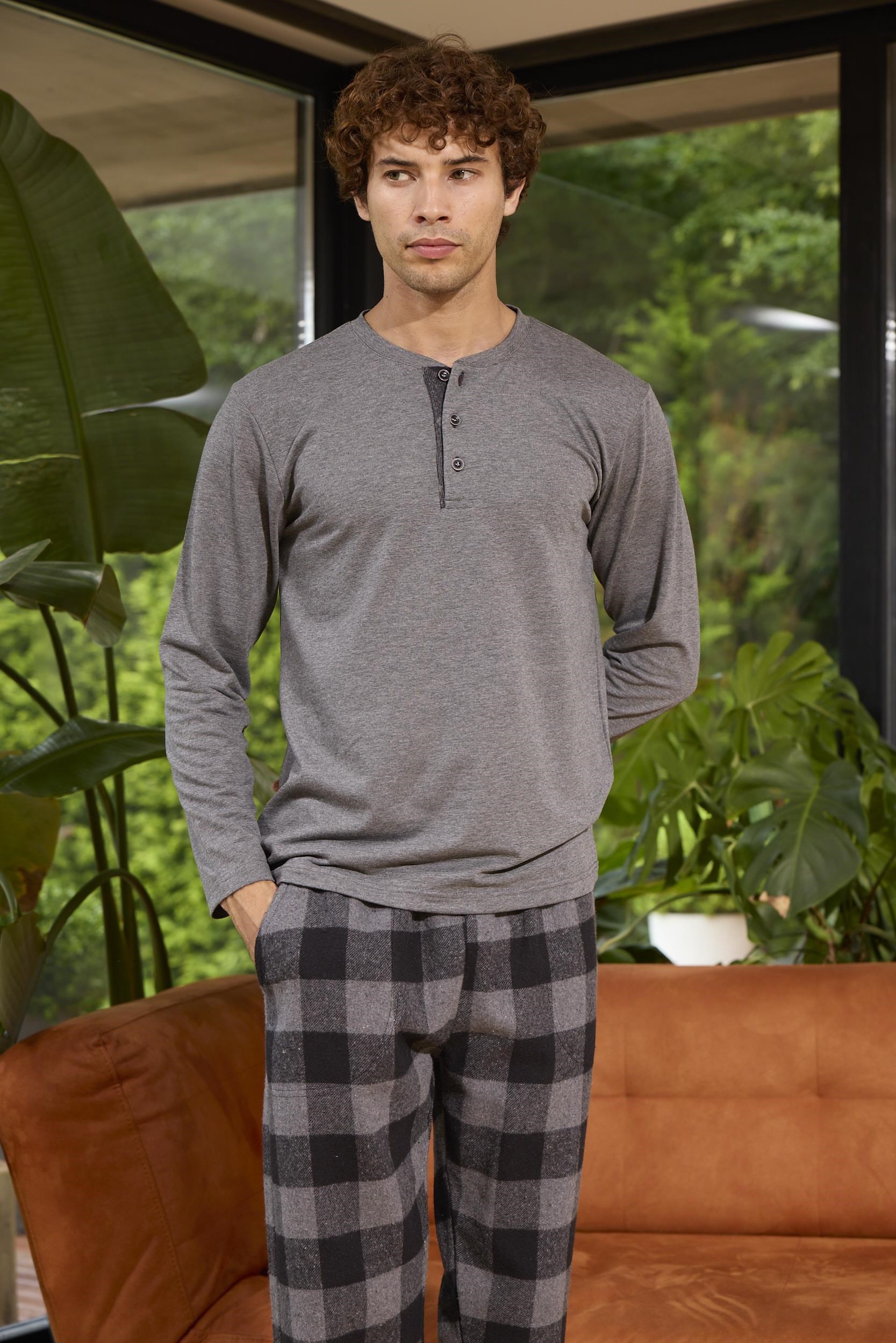 324942Erkek Uzun Kol Midi Yaka Antrasit Pijama Takımı C1T5N0O8cotonhause.com.tr Online Alışveriş - Sezon İndirimlerini Keşfet Erkek Uzun Kol Midi Yaka Antrasit Pijama Takımı C1T5N0O8Pijama TakımıKLYErkek Uzun Kol Midi Yaka Antrasit Pijama Takımı C1T5N0O8