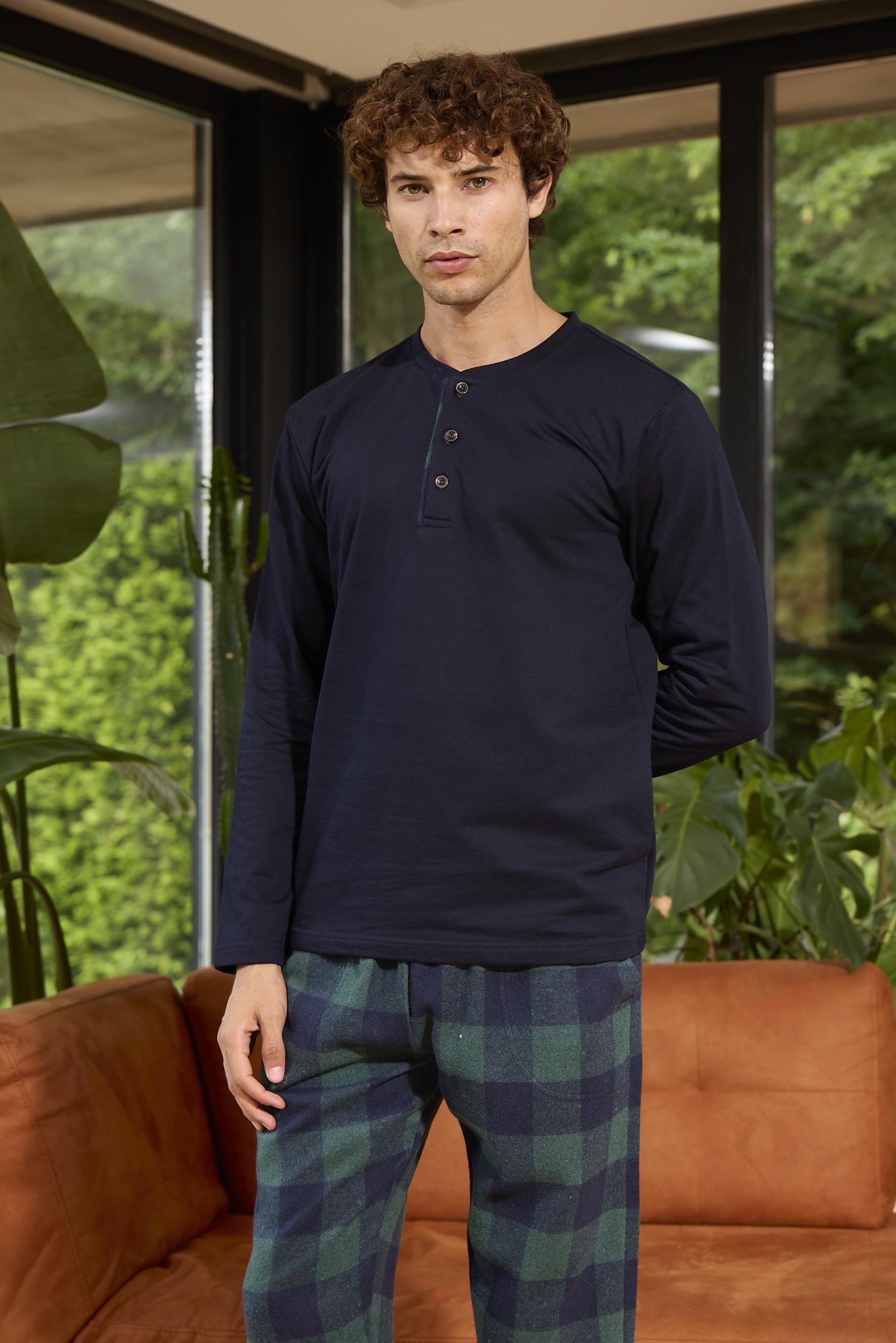 324943Erkek Uzun Kol Midi Yaka Lacivert Pijama Takımı C1T5N0O8cotonhause.com.tr Online Alışveriş - Sezon İndirimlerini Keşfet Erkek Uzun Kol Midi Yaka Lacivert Pijama Takımı C1T5N0O8Pijama TakımıKLYErkek Uzun Kol Midi Yaka Lacivert Pijama Takımı C1T5N0O8