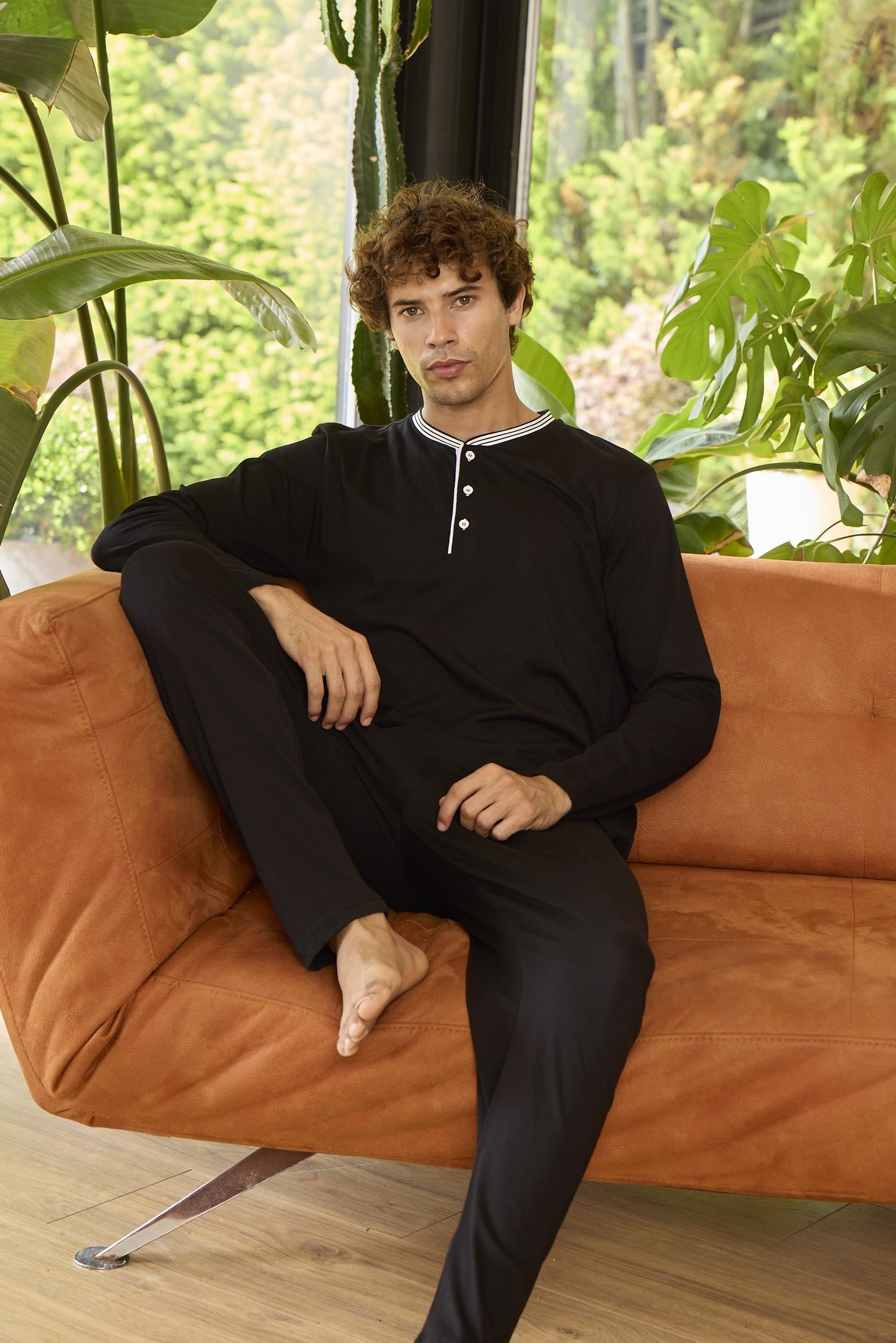 324965Erkek Uzun Kol Midi Yaka Siyah Pijama Takımı C3T6N2O9cotonhause.com.tr Online Alışveriş - Sezon İndirimlerini Keşfet Erkek Uzun Kol Midi Yaka Siyah Pijama Takımı C3T6N2O9Pijama TakımıKLYErkek Uzun Kol Midi Yaka Siyah Pijama Takımı C3T6N2O9