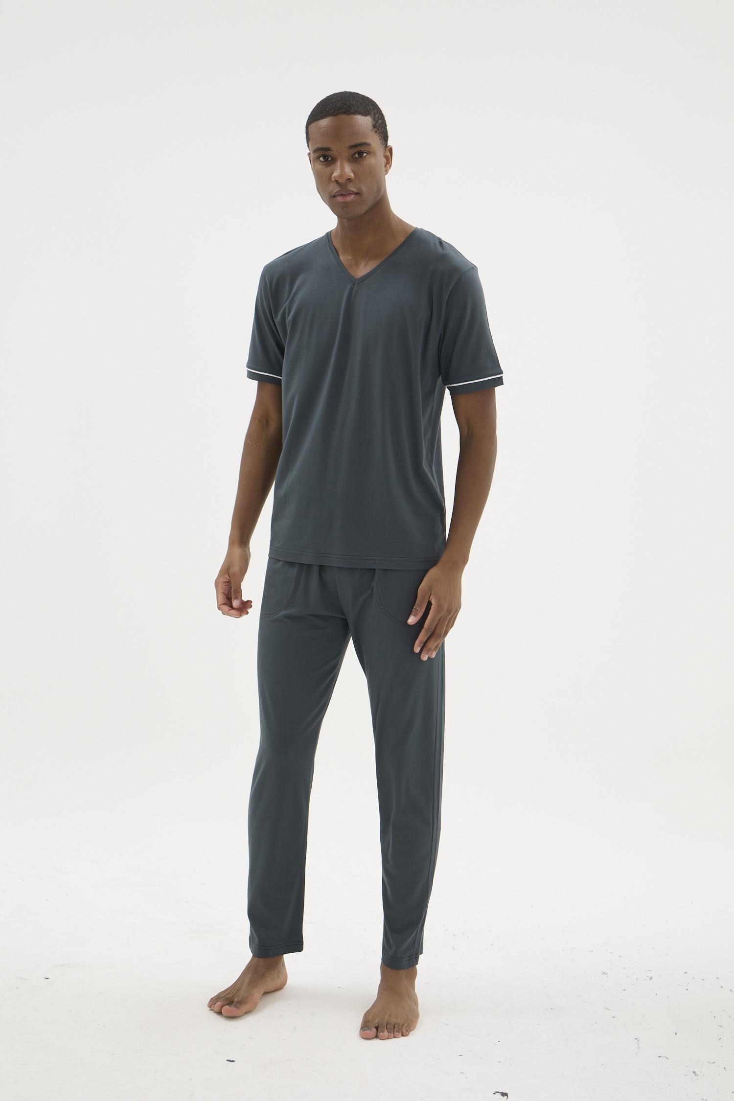 333257Erkek Kısa Kol V Yaka Füme Modal Pijama Takımı C2T6N162Pijama TakımıKLYErkek Kısa Kol V Yaka Füme Modal Pijama Takımı C2T6N162