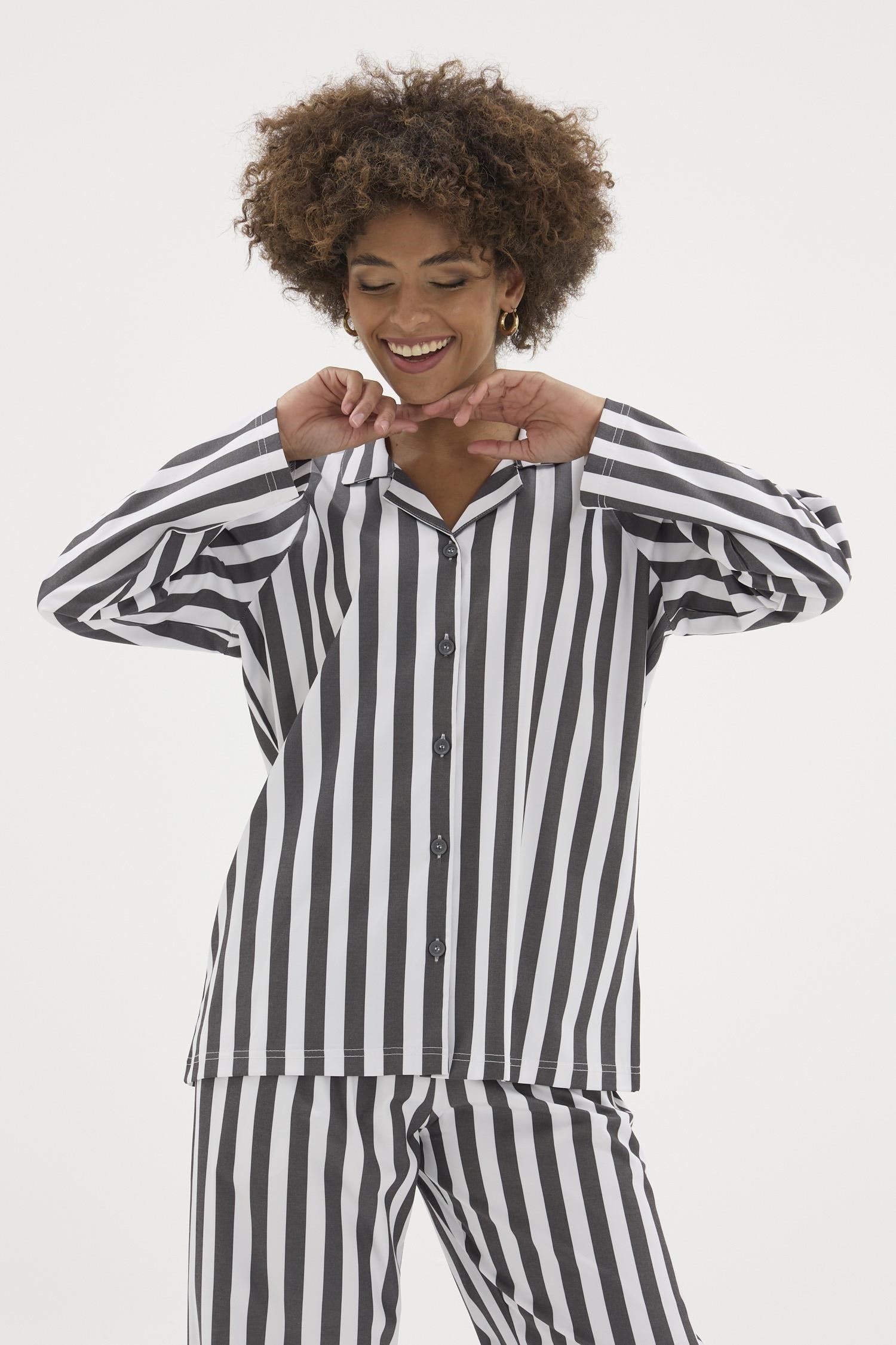 333299Kadın Antrasit Önden Düğmeli Çizgili Gaffur Pijama Takımı C4T3N04Uzun Kol PijamaKLYKadın Antrasit Önden Düğmeli Çizgili Gaffur Pijama Takımı C4T3N04