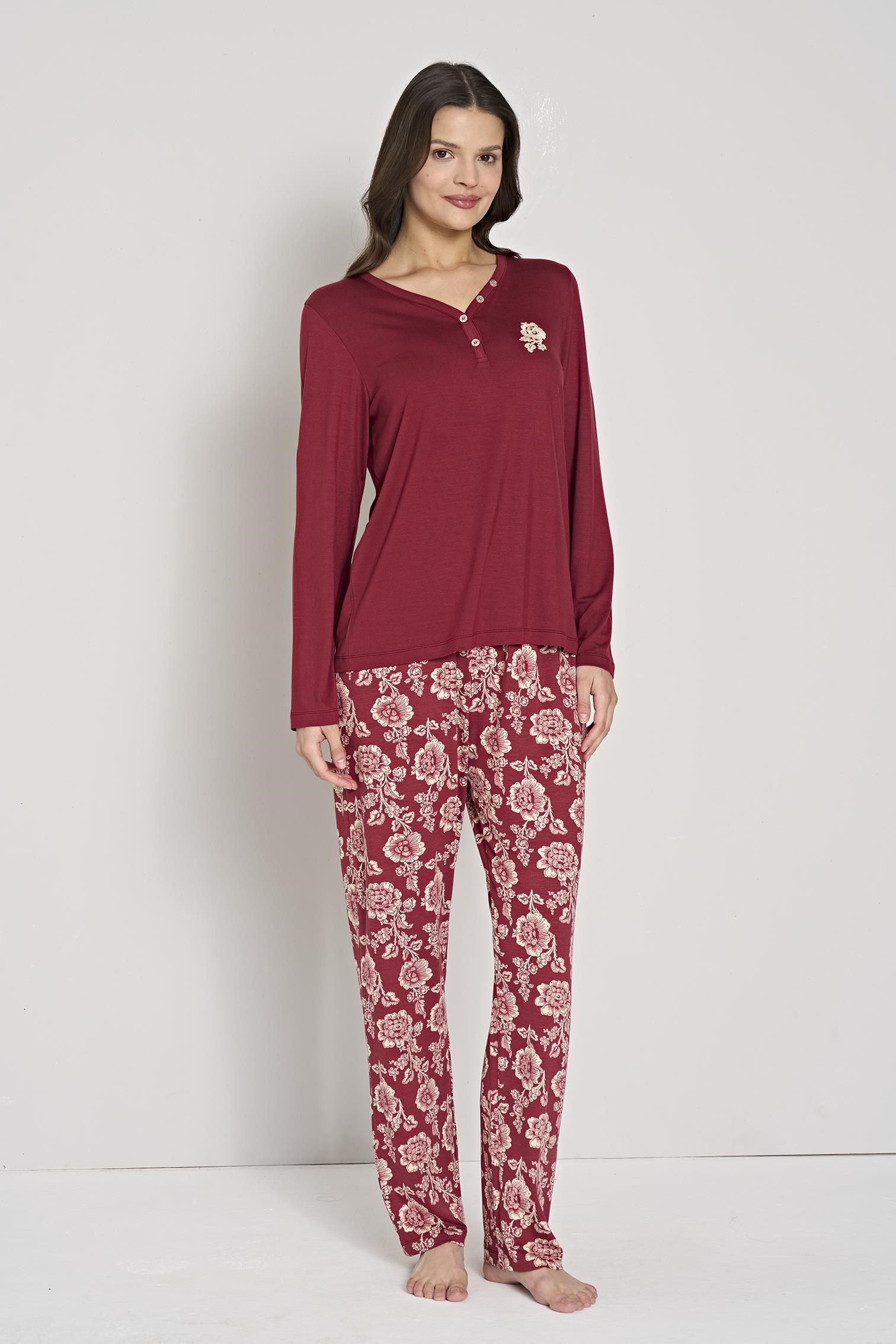 328878Kadın Bordo Düğmeli Yaka Çiçek Desenli Pijama Takımı C4T0N91Uzun Kol PijamaPijadoreKadın Bordo Düğmeli Yaka Çiçek Desenli Pijama Takımı C4T0N91