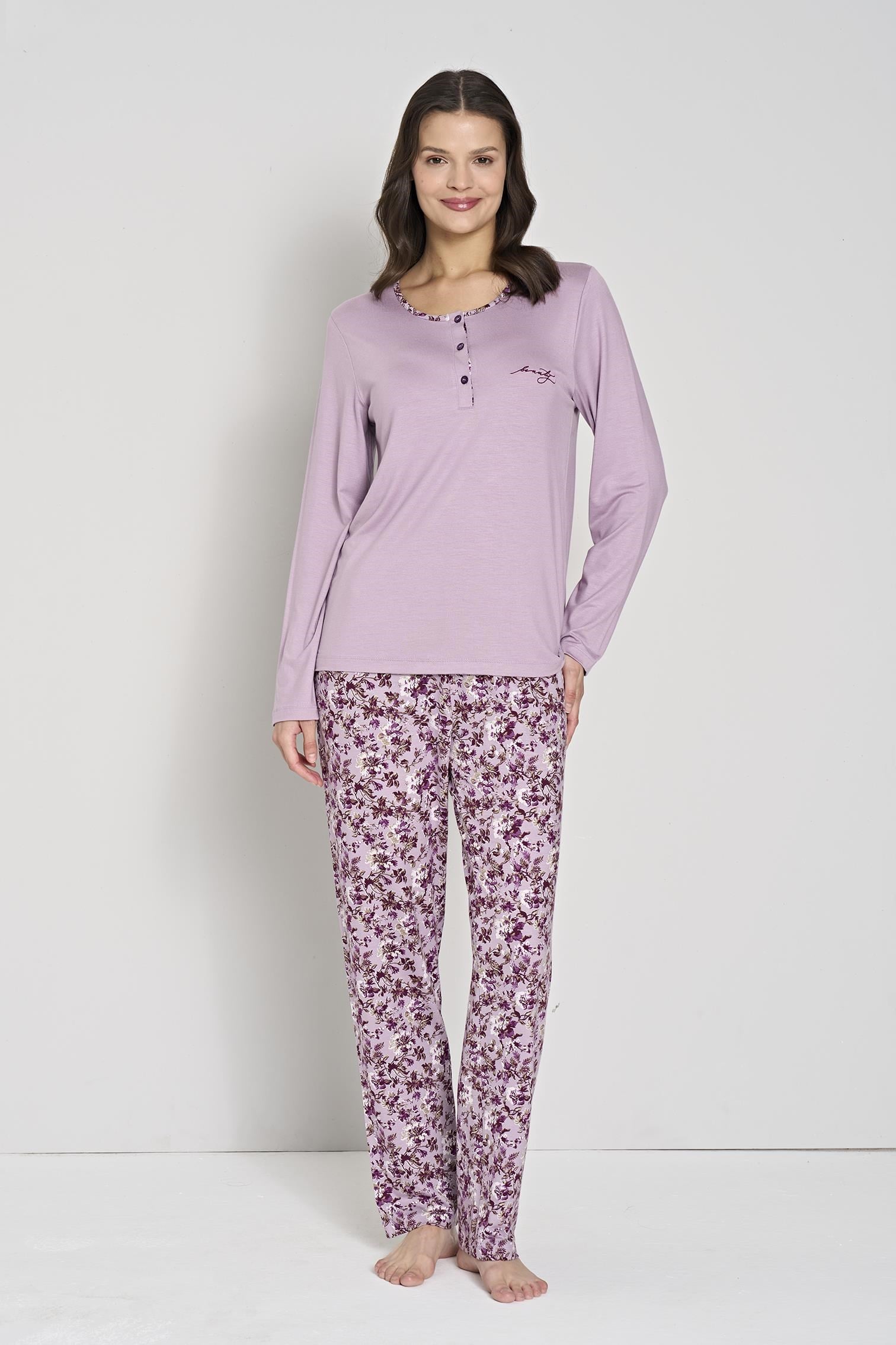 328882Kadın Büyük Beden Lila Çiçek Desenli Düğmeli Yaka Uzun Kollu Pijama Takımı C0T1N91Uzun Kol PijamaPijadoreKadın Büyük Beden Lila Çiçek Desenli Düğmeli Yaka Uzun Kollu Pijama Takımı C0T1N91