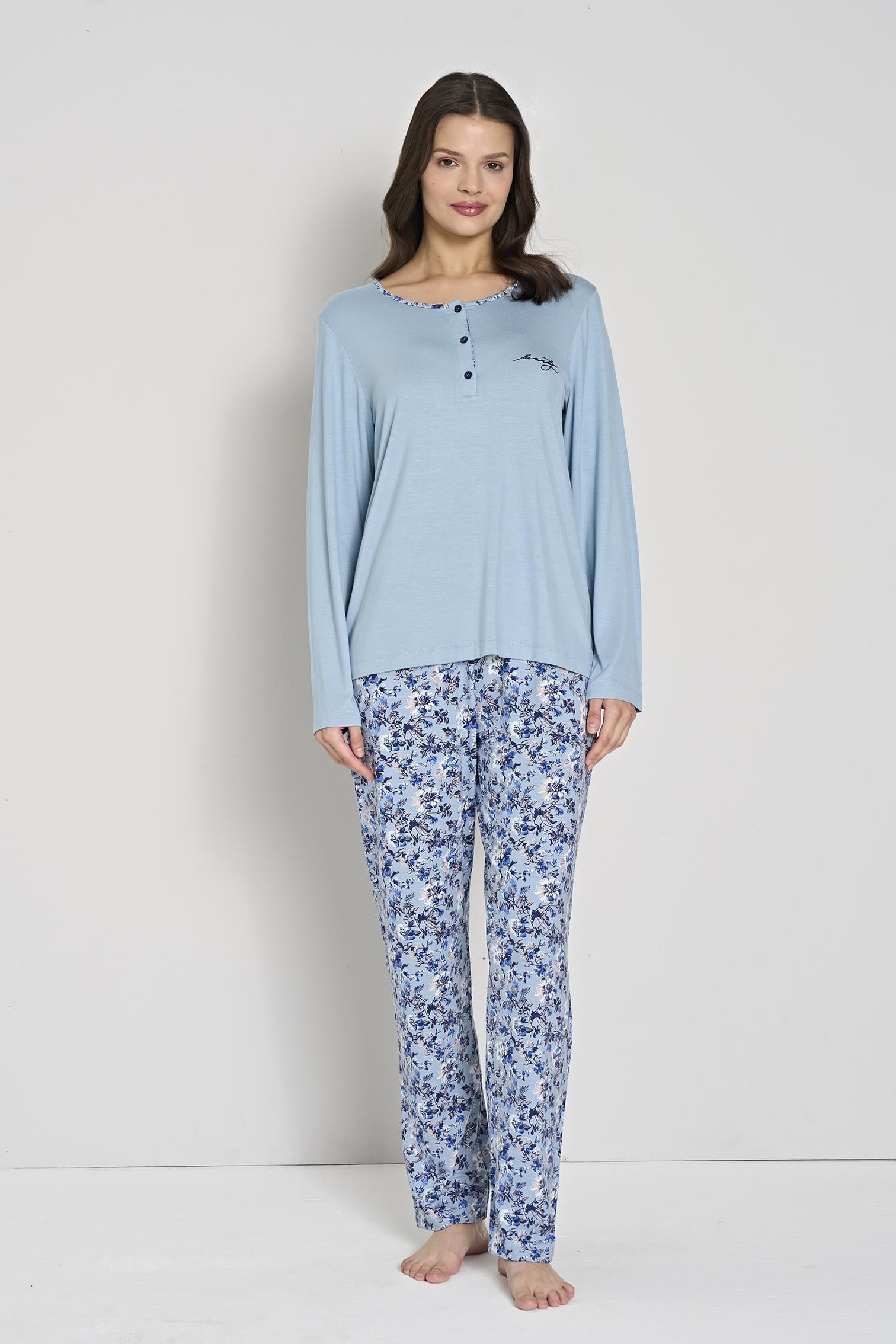 328885Kadın Mavi Çiçek Desenli Düğmeli Yaka Uzun Kollu Pijama Takımı C0T1N91Uzun Kol PijamaPijadoreKadın Mavi Çiçek Desenli Düğmeli Yaka Uzun Kollu Pijama Takımı C0T1N91