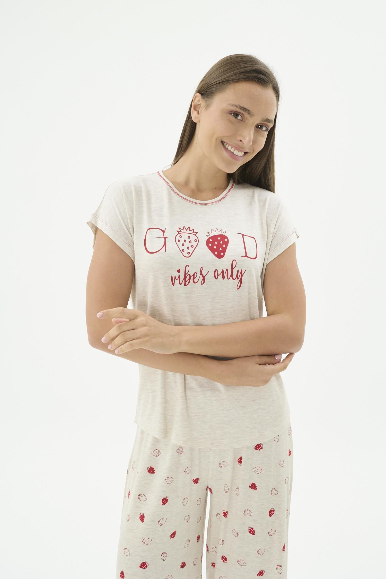 332680Kadın Kısa Kol Çilek Desenli Kapri Pijama Takımı Kar Melanj C1T3N671Kapri TakımSevimKadın Kısa Kol Çilek Desenli Kapri Pijama Takımı Kar Melanj C1T3N671