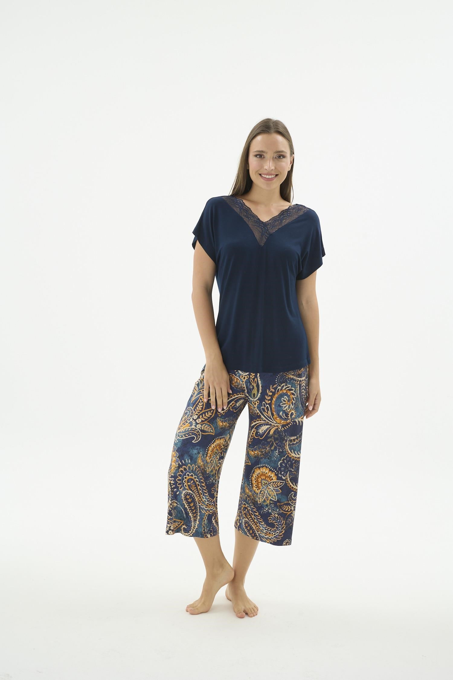 332677Kadın Kısa Kol Dantel Detaylı Kapri Lacivert Pijama Takımı C2T0N671Kapri TakımSevimKadın Kısa Kol Dantel Detaylı Kapri Lacivert Pijama Takımı C2T0N671