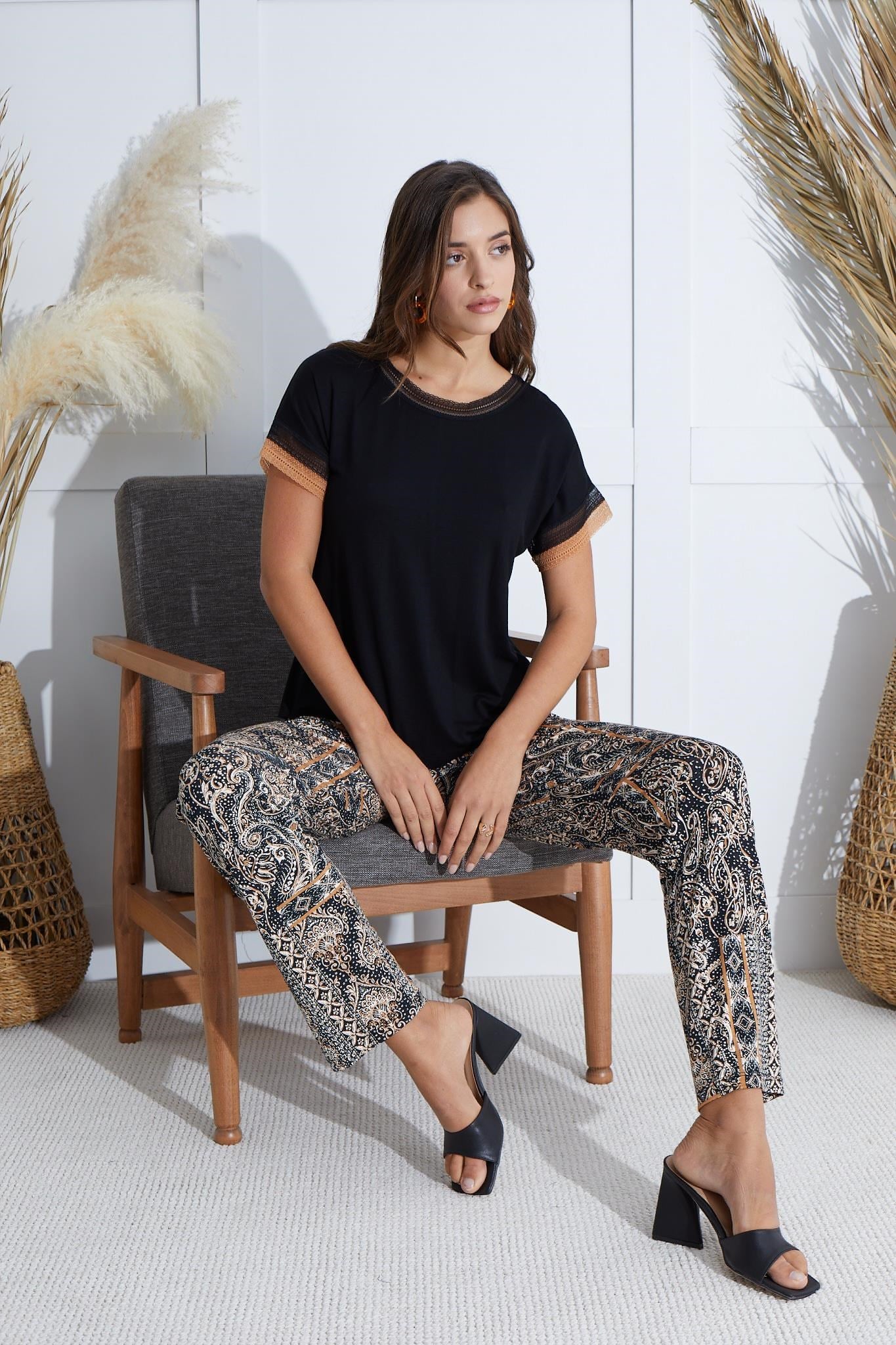 318626Kadın Kısa Kol Siyah  Pijama Takım C7T7N651cotonhause.com.tr Online Alışveriş - Sezon İndirimlerini KeşfetKadın Kısa Kol Siyah  Pijama Takım C7T7N651Kısa Kol / Askılı PijamaSevimKadın Kısa Kol Siyah  Pijama Takım C7T7N651