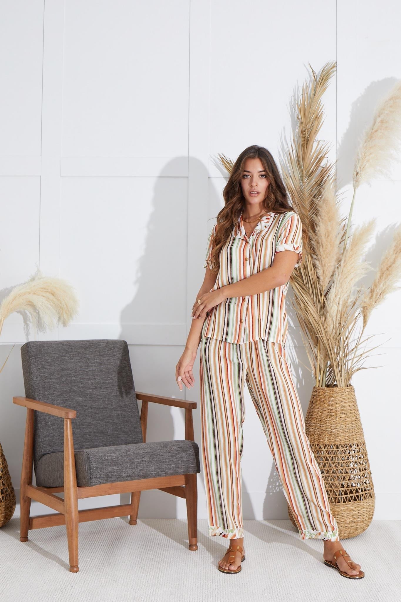 320005Kadın Kısa Kol Önden Düğmeli Çizgili Pijama Takım C5T3N5O51cotonhause.com.tr Online Alışveriş - Sezon İndirimlerini KeşfetKadın Kısa Kol Önden Düğmeli Çizgili Pijama Takım C5T3N5O51Kısa Kol / Askılı PijamaSevimKadın Kısa Kol Önden Düğmeli Çizgili Pijama Takım C5T3N5O51