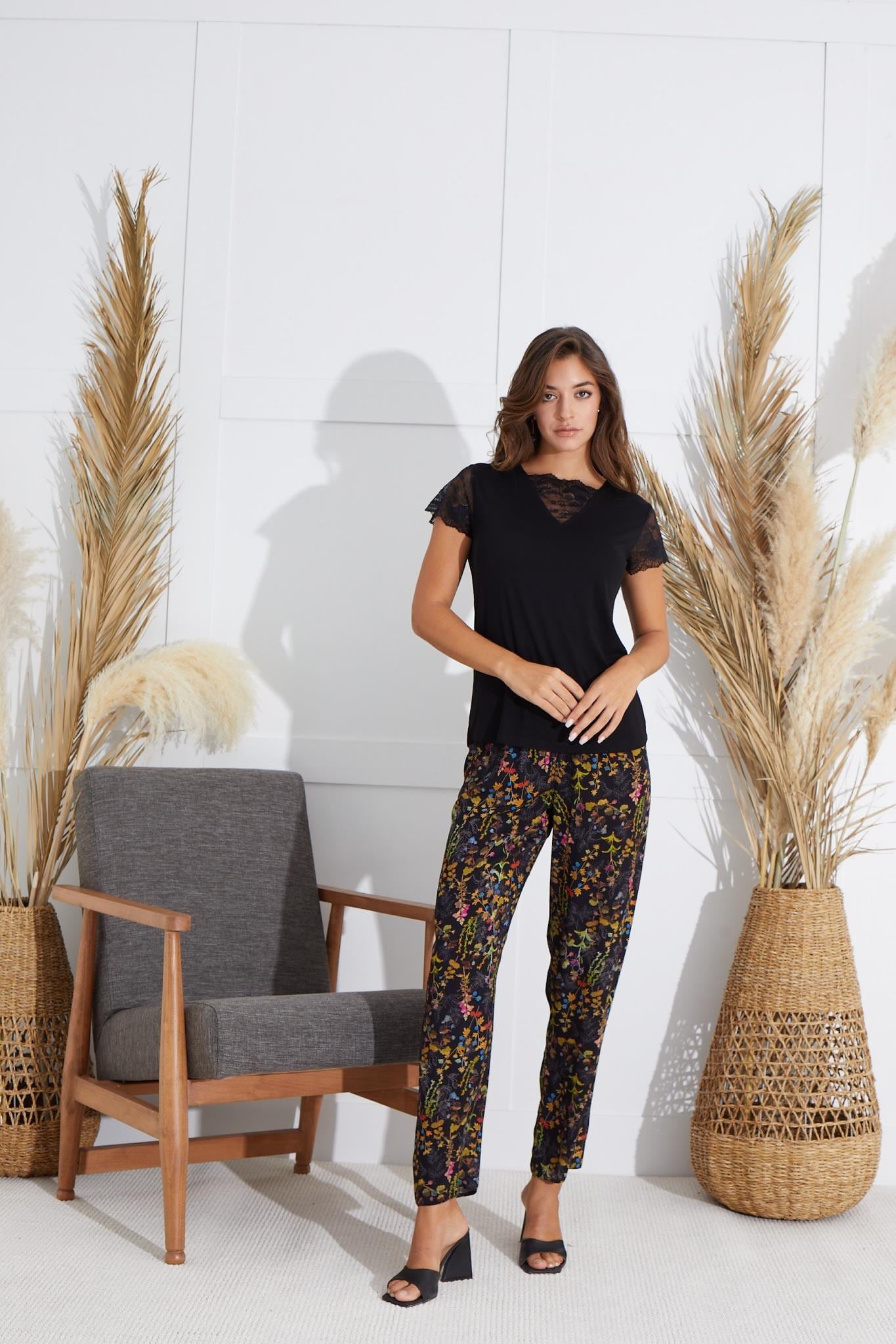 318597Kadın Kısa Kol Siyah Pijama Takım C7T8N551cotonhause.com.tr Online Alışveriş - Sezon İndirimlerini KeşfetKadın Kısa Kol Siyah Pijama Takım C7T8N551Kısa Kol / Askılı PijamaSevimKadın Kısa Kol Siyah Pijama Takım C7T8N551