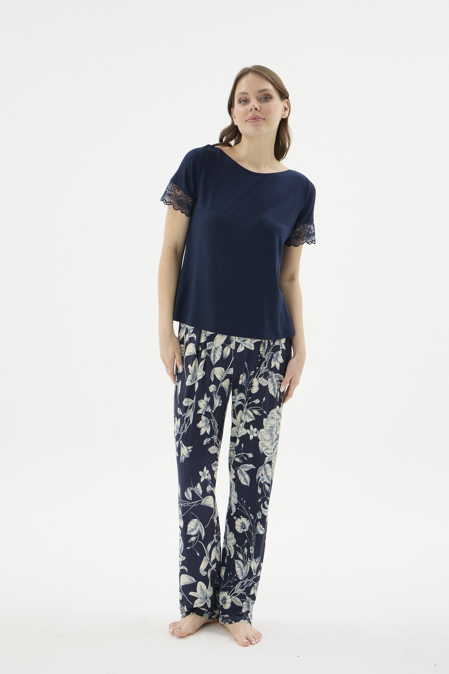 332894Kadın Kısa Kollu Dantel Detaylı Lacivert Pijama Takımı Çiçek Desenli Alt C7T7N671Kısa Kol / Askılı PijamaSevimKadın Kısa Kollu Dantel Detaylı Lacivert Pijama Takımı Çiçek Desenli Alt C7T7N671