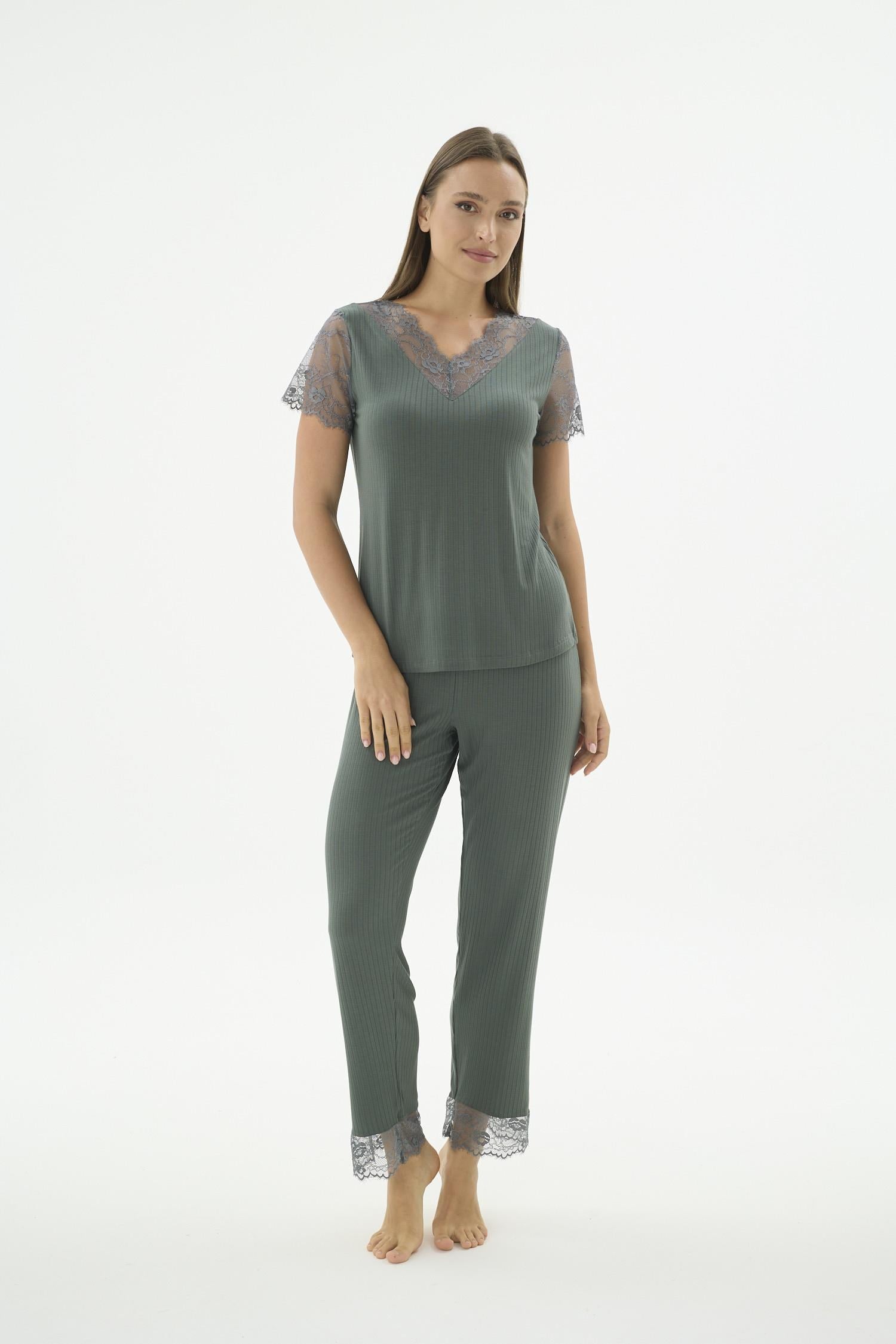 332653Kadın Kısa Kollu Dantel Detaylı V Yaka Kaşkorse Koyu Yeşil Pijama Takımı C8T0N471Kısa Kol / Askılı PijamaSevimKadın Kısa Kollu Dantel Detaylı V Yaka Kaşkorse Koyu Yeşil Pijama Takımı C8T0N471