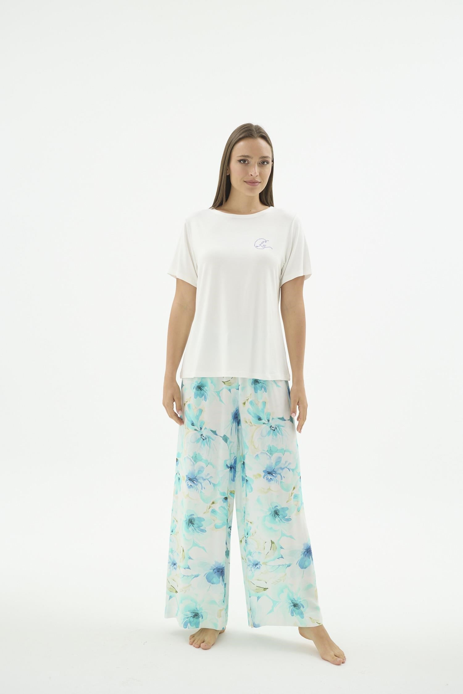 332674Kadın Kısa Kol Çiçek Desenli Ekru Pijama Takımı C1T7N571Kısa Kol / Askılı PijamaSevimKadın Kısa Kol Çiçek Desenli Ekru Pijama Takımı C1T7N571