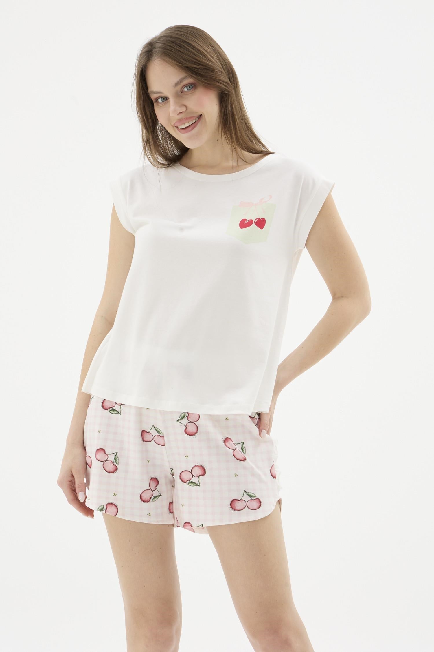 332690Kadın Kısa Kol Kiraz Desenli Şortlu Ekru Pijama Takımı C9T0N771Şortlu TakımSevimKadın Kısa Kol Kiraz Desenli Şortlu Ekru Pijama Takımı C9T0N771
