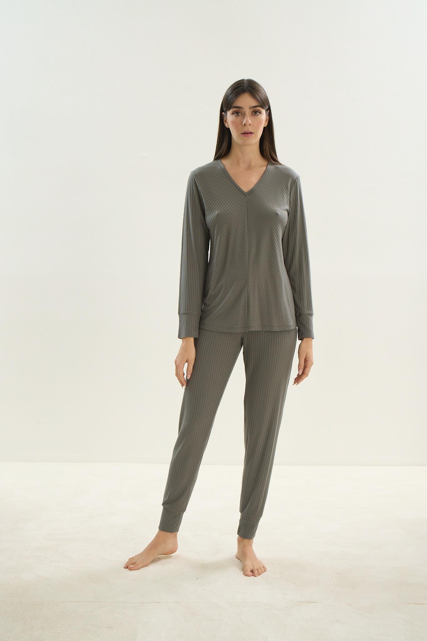 324147Kadın Uzun Kol Kaşkorse Haki Pijama Takım C8T7N1O61Kadın Uzun Kol Kaşkorse Haki Pijama Takım | SevimUzun Kol PijamaSevimKadın Uzun Kol Kaşkorse Haki Pijama Takım C8T7N1O61