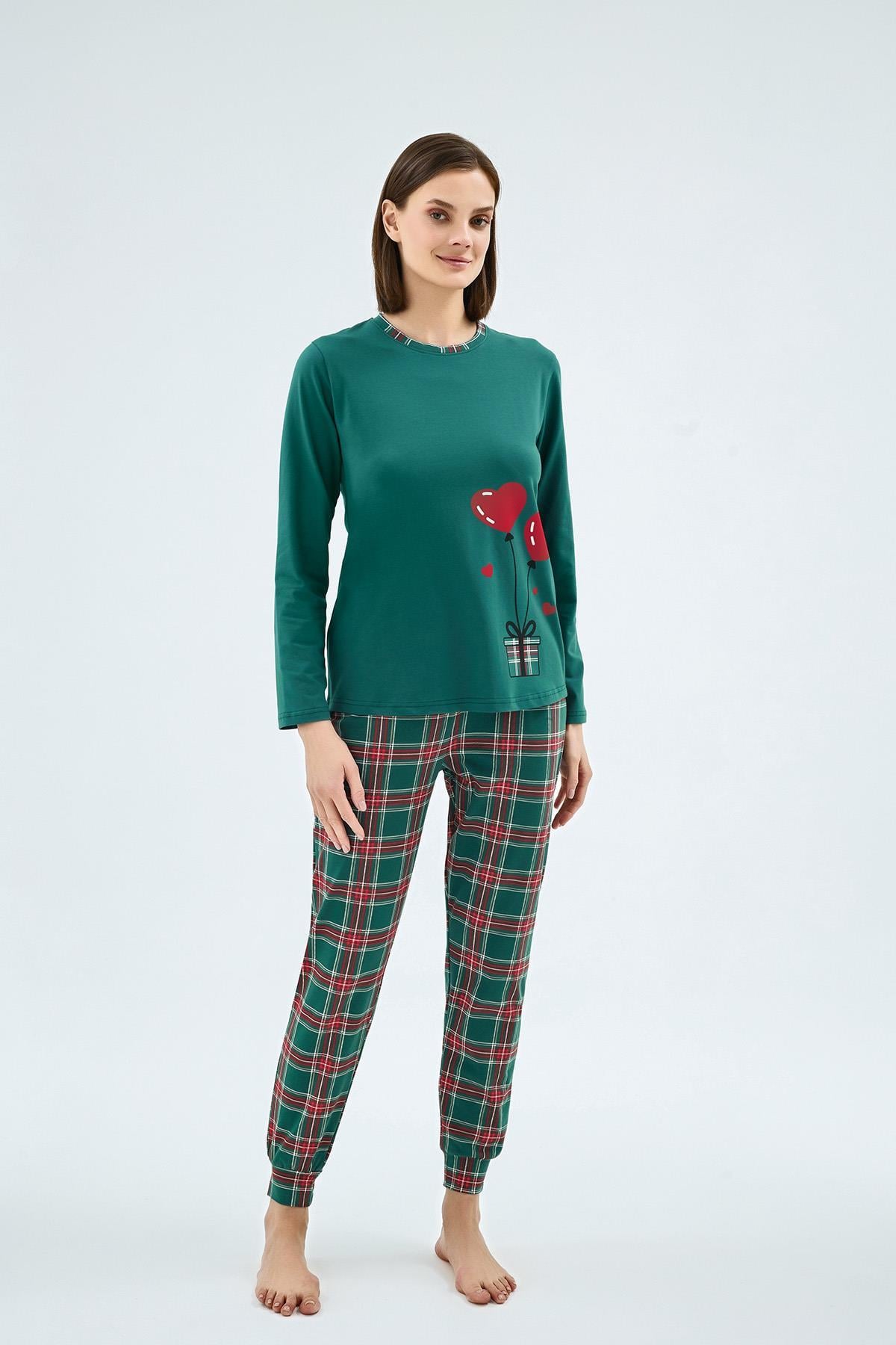328627Kadın Uzun Kollu Kalp Baskılı Üst Ekose Desenli Jogger Paça Yeşil Pijama Takımı C3T8N071Uzun Kol PijamaSevimKadın Uzun Kollu Kalp Baskılı Üst Ekose Desenli Jogger Paça Yeşil Pijama Takımı C3T8N071